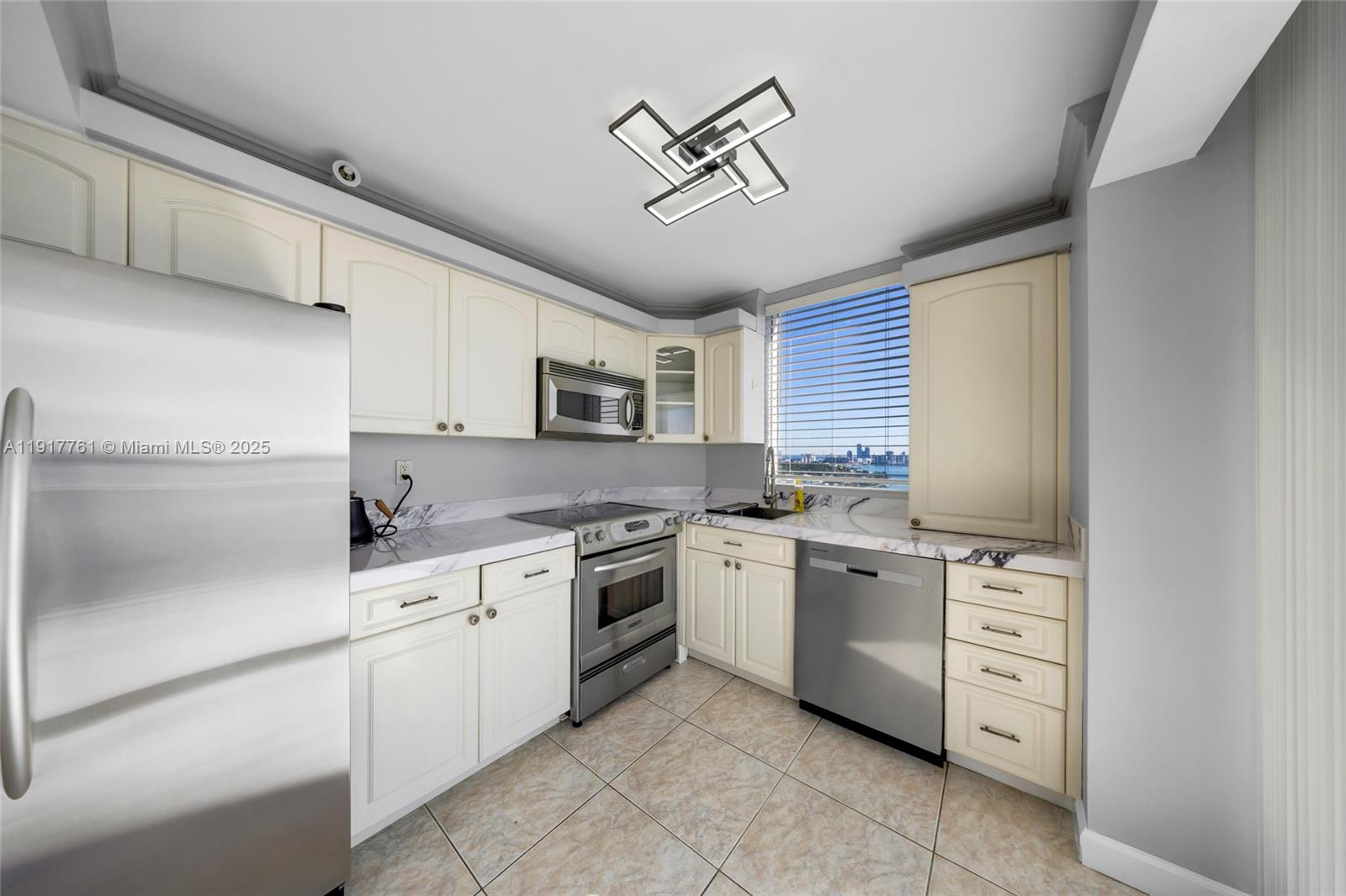 7601 E Treasure Dr #1920, North Bay Village FL 33141