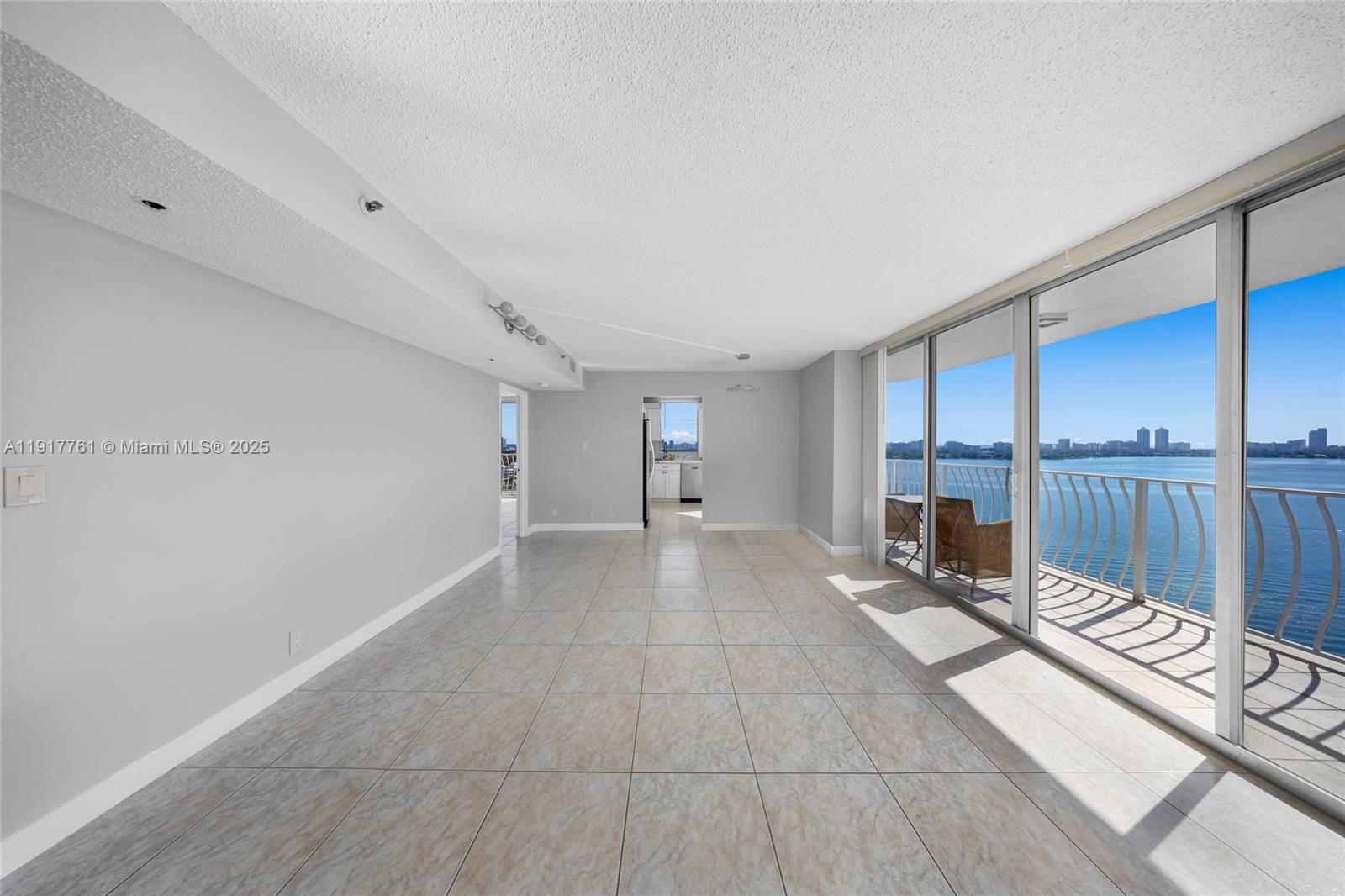 7601 E Treasure Dr #1920, North Bay Village FL 33141