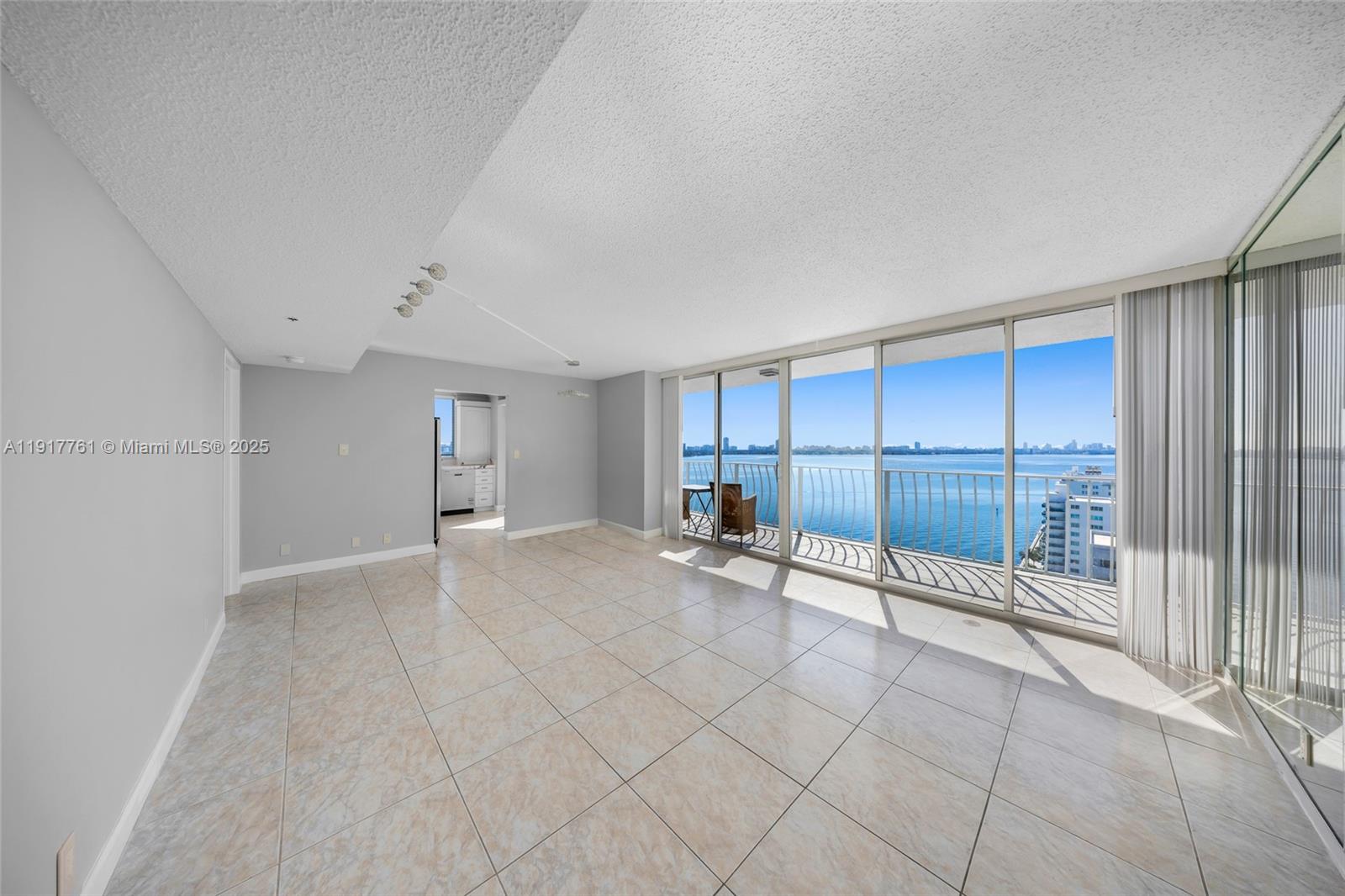 7601 E Treasure Dr #1920, North Bay Village FL 33141