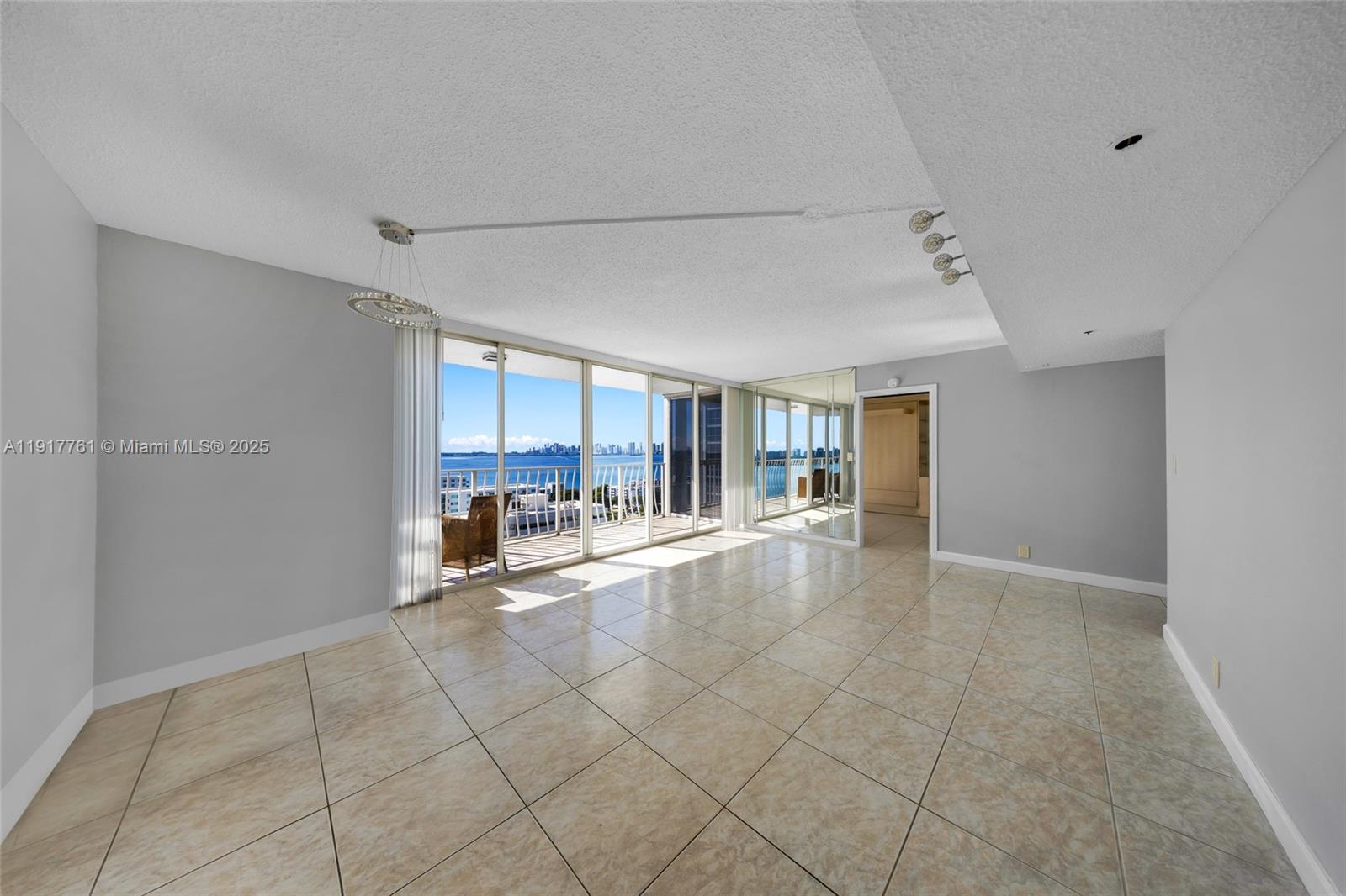 7601 E Treasure Dr #1920, North Bay Village FL 33141