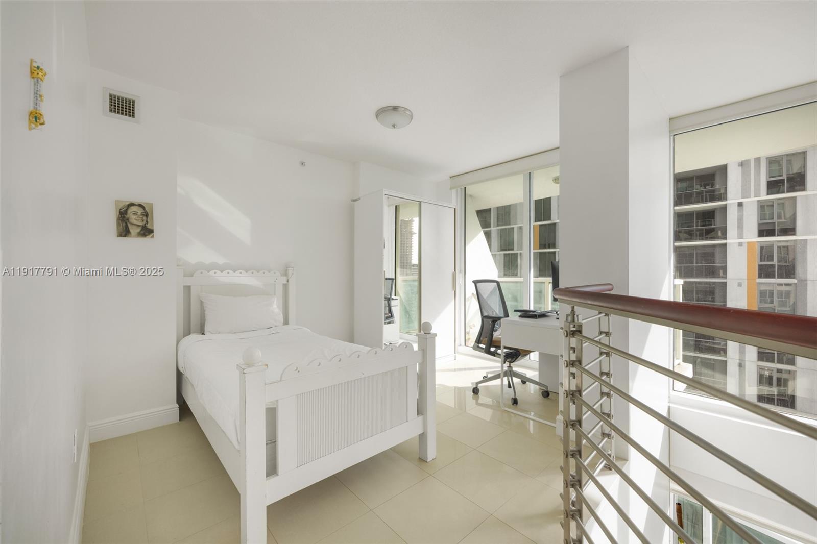 41 SE 5th St #1210, Miami FL 33131