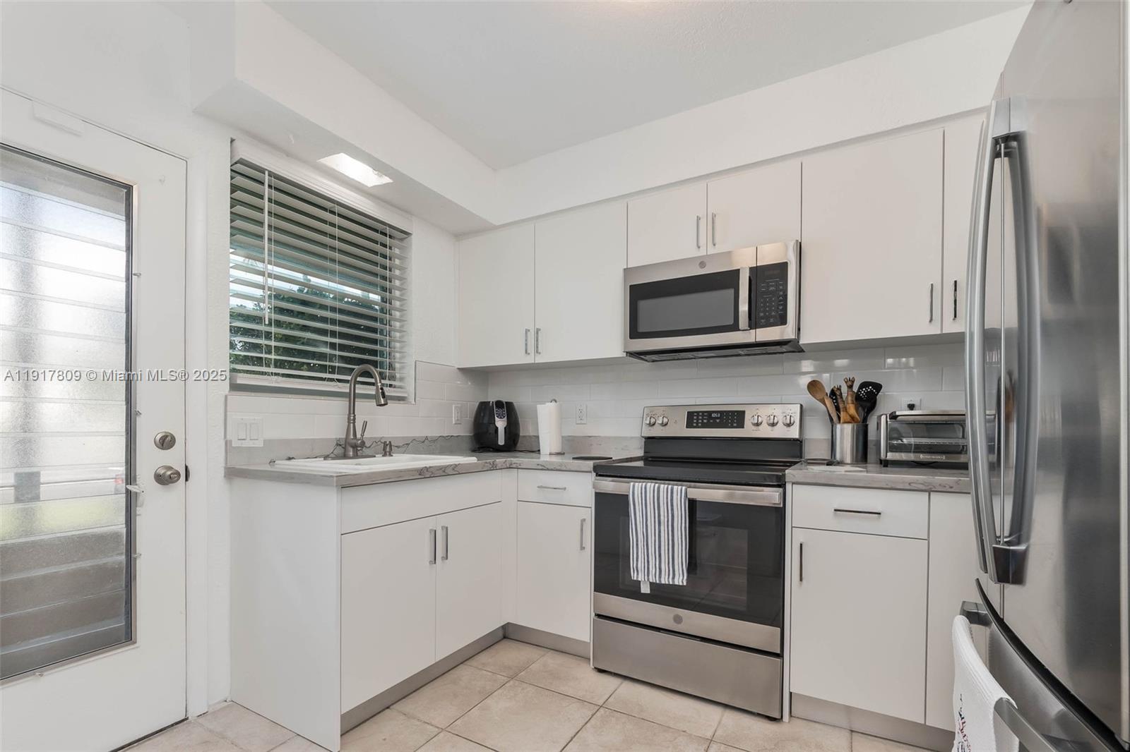 20 Park Dr #2, Bal Harbour FL 33154