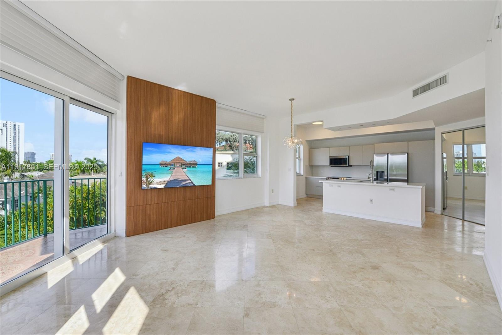 19900 E Country Club Dr #402, Aventura FL 33180