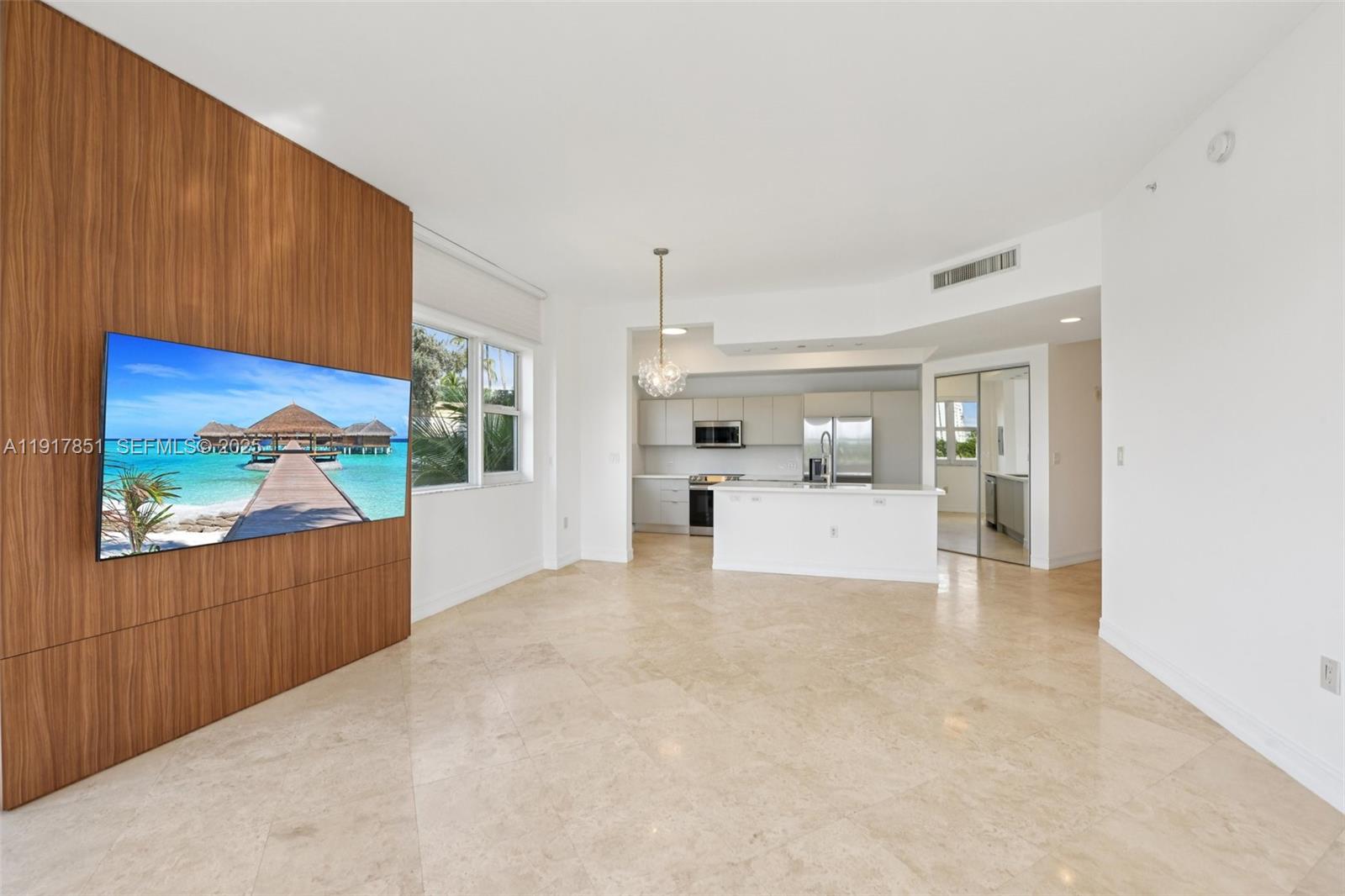 19900 E Country Club Dr #402, Aventura FL 33180