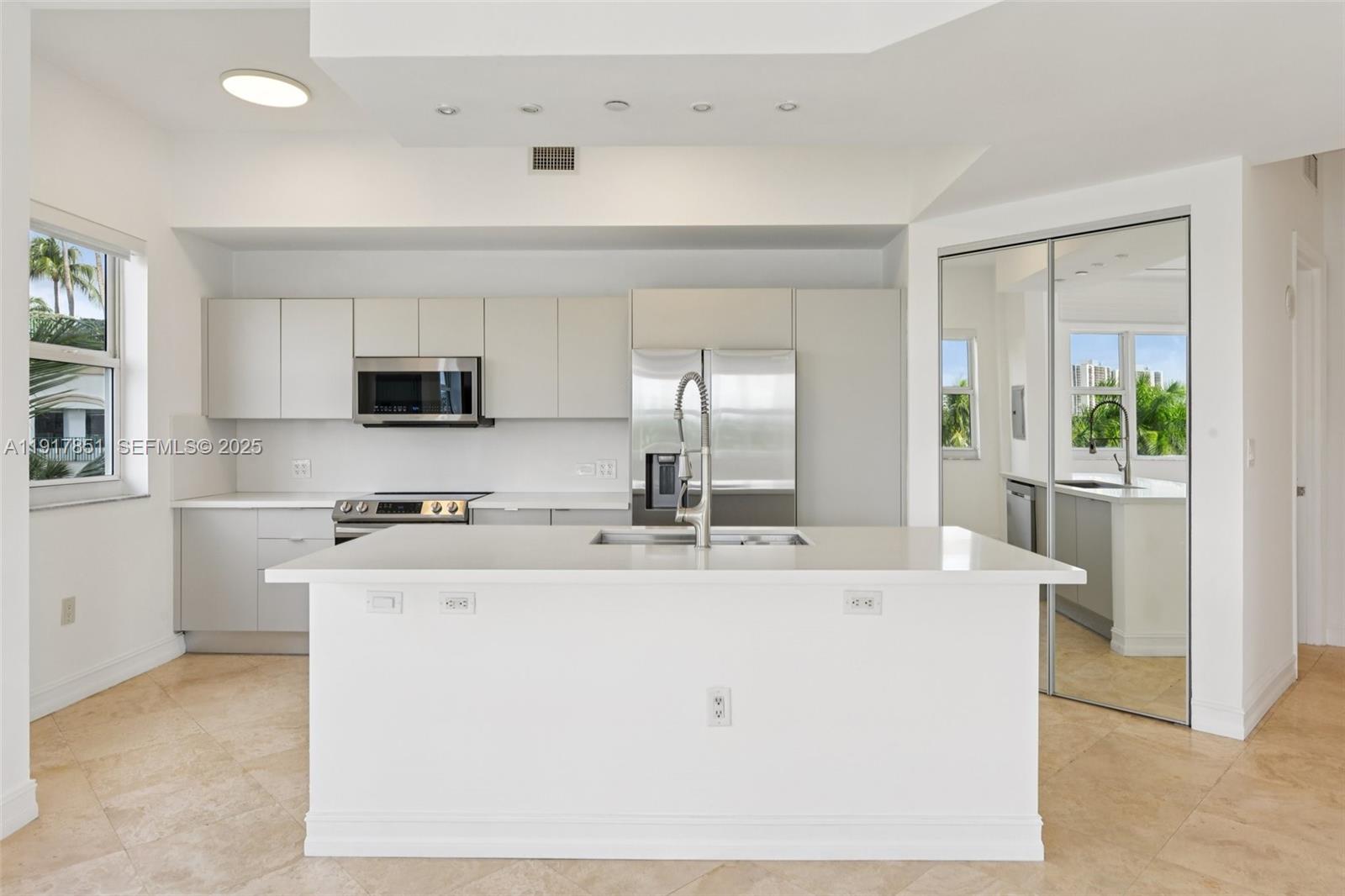 19900 E Country Club Dr #402, Aventura FL 33180