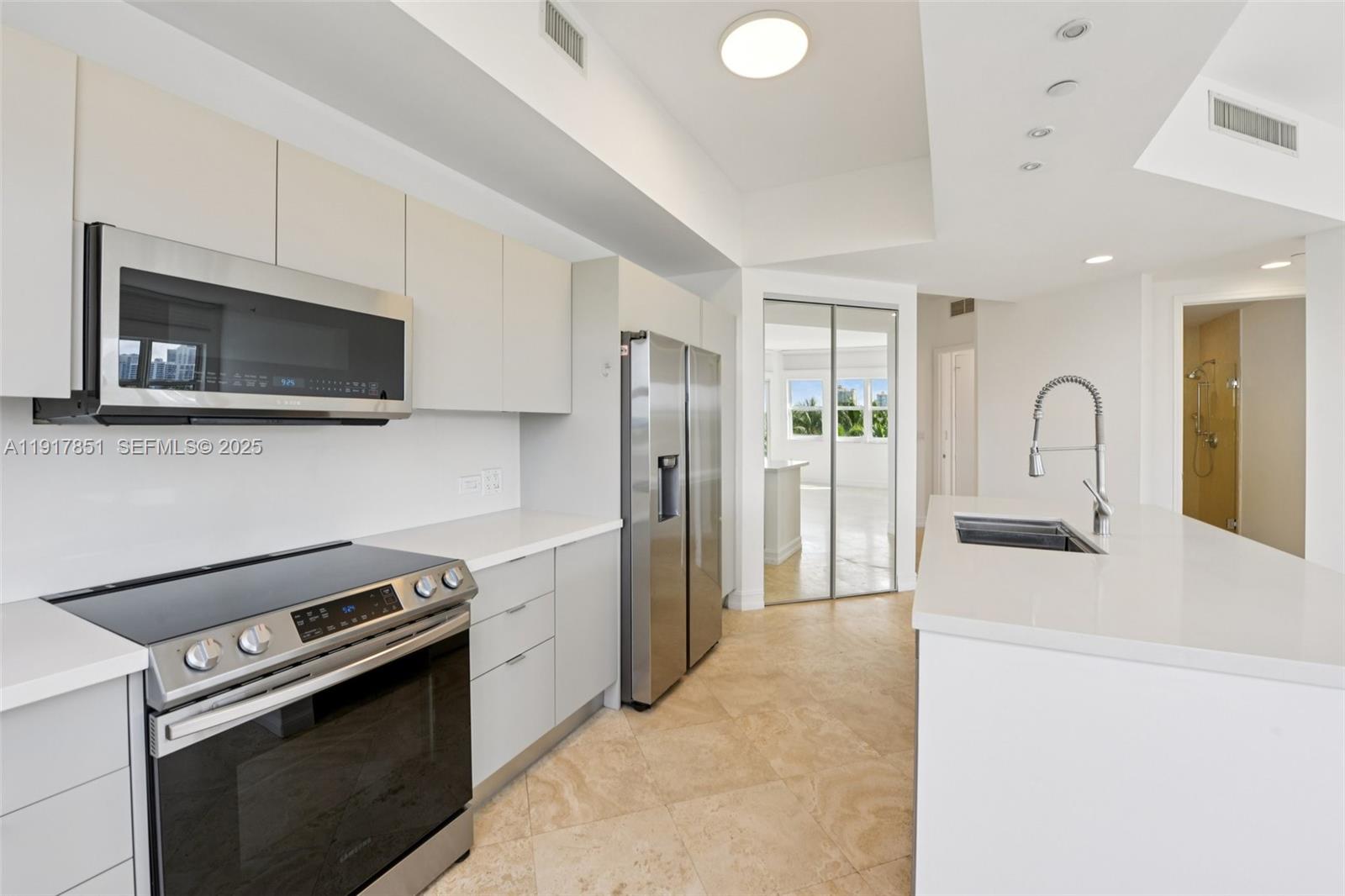 19900 E Country Club Dr #402, Aventura FL 33180