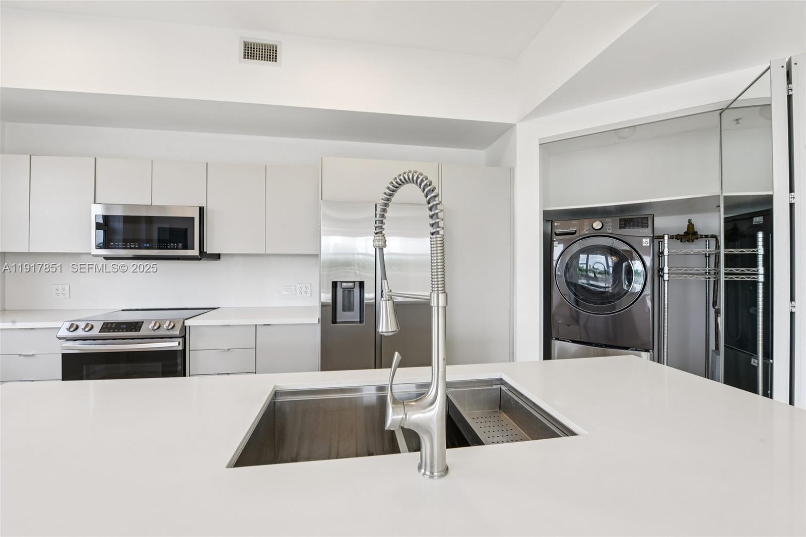 19900 E Country Club Dr #402, Aventura FL 33180