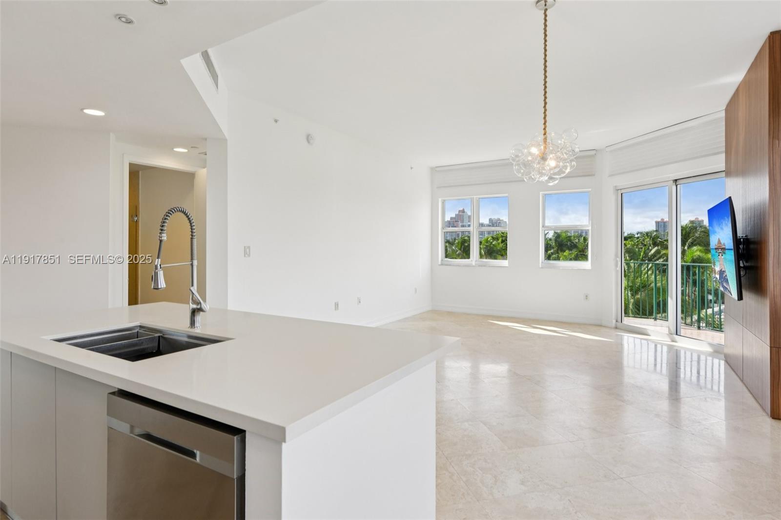 19900 E Country Club Dr #402, Aventura FL 33180