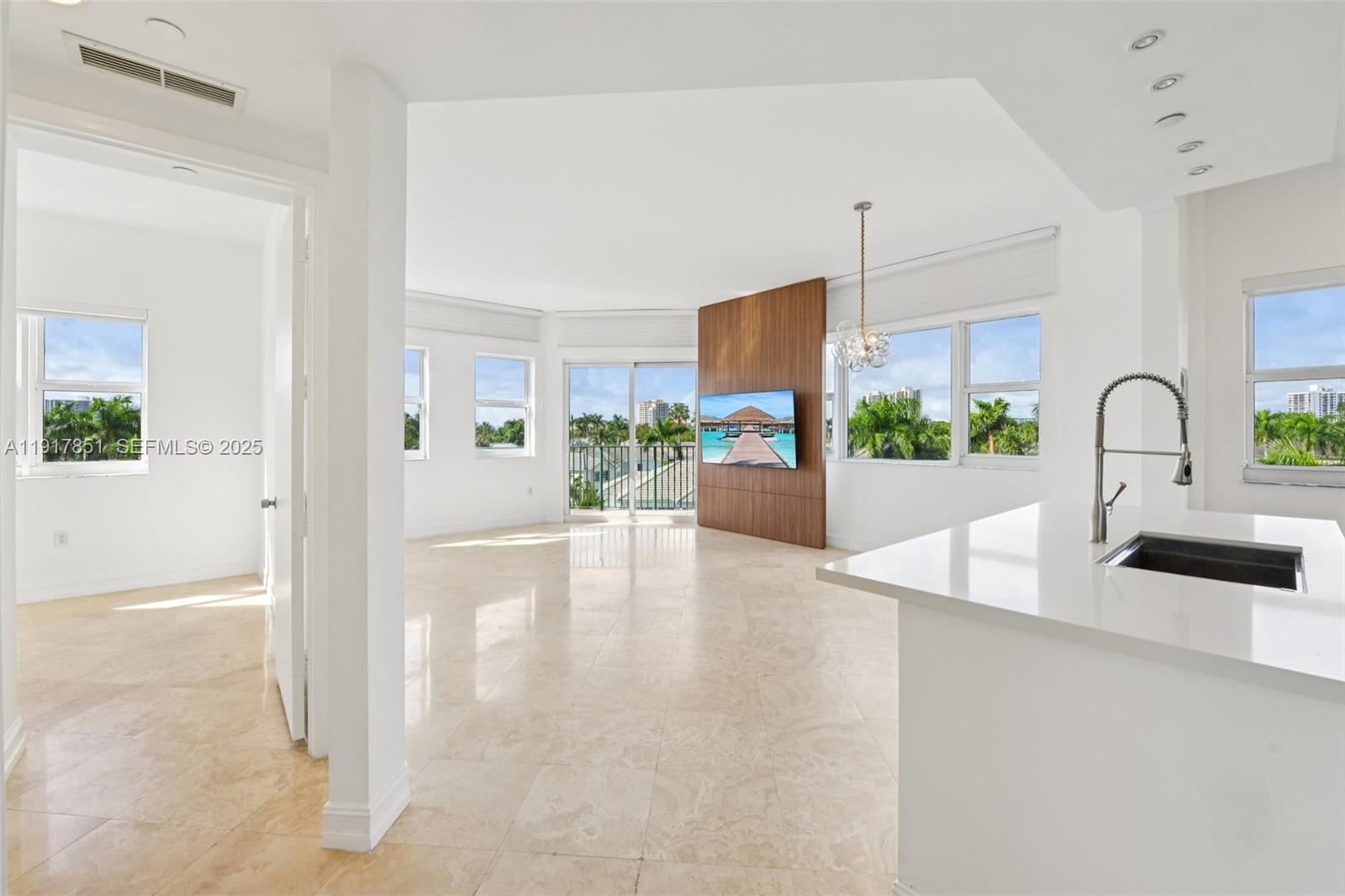 19900 E Country Club Dr #402, Aventura FL 33180