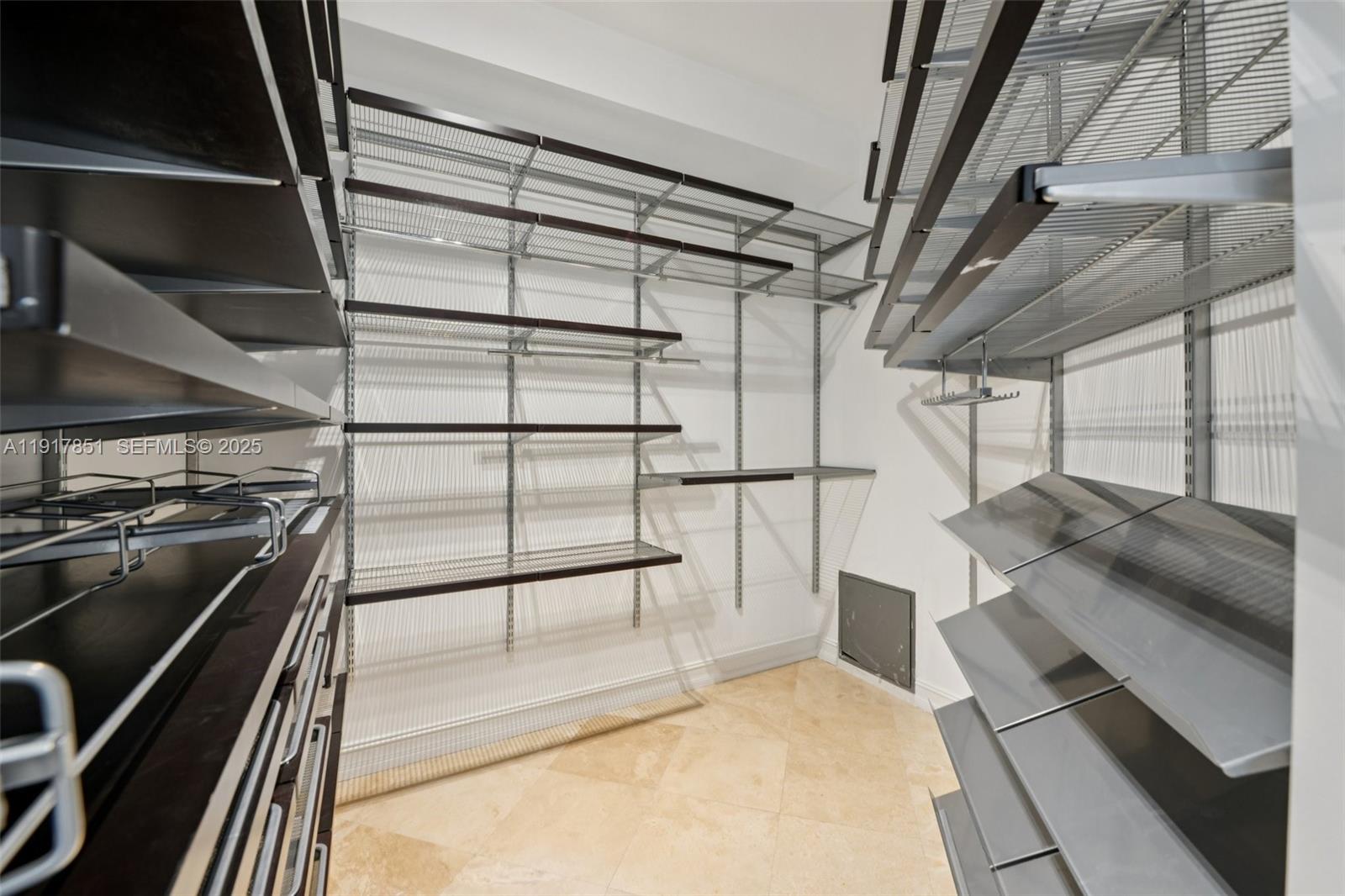 19900 E Country Club Dr #402, Aventura FL 33180