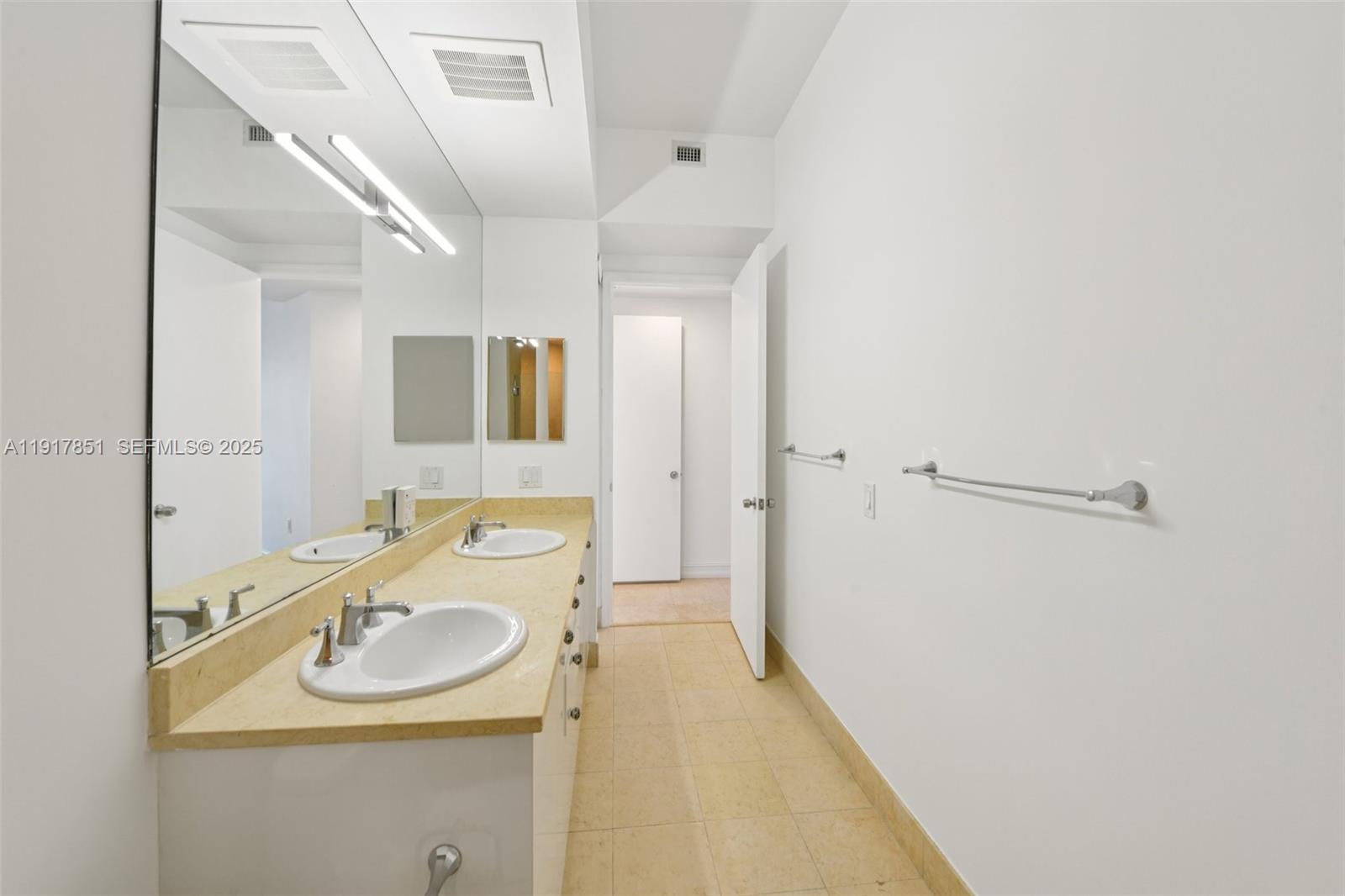 19900 E Country Club Dr #402, Aventura FL 33180