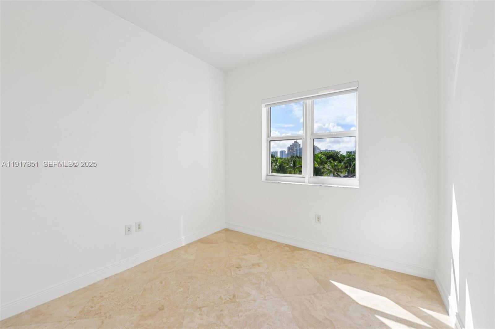 19900 E Country Club Dr #402, Aventura FL 33180