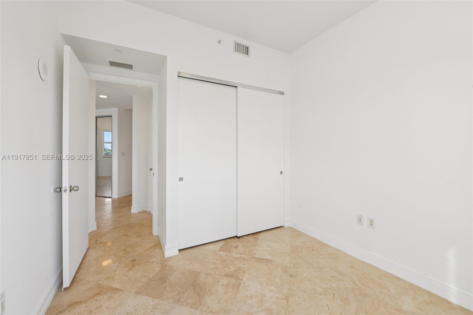 19900 E Country Club Dr #402, Aventura FL 33180