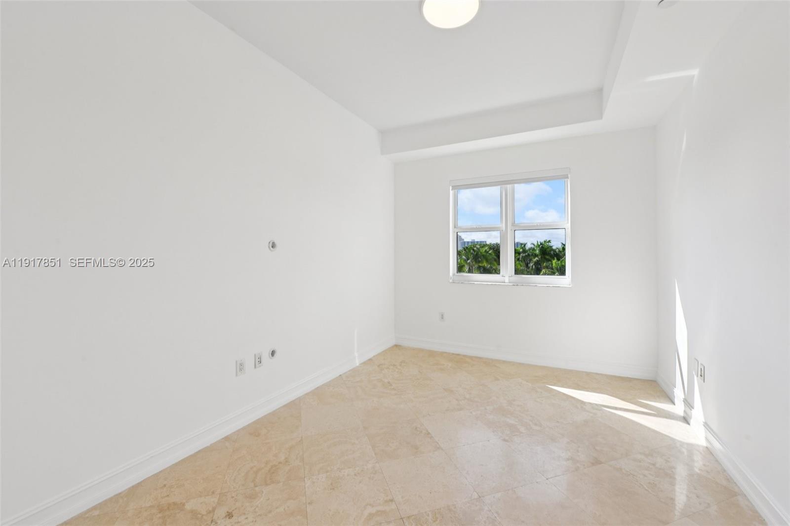 19900 E Country Club Dr #402, Aventura FL 33180