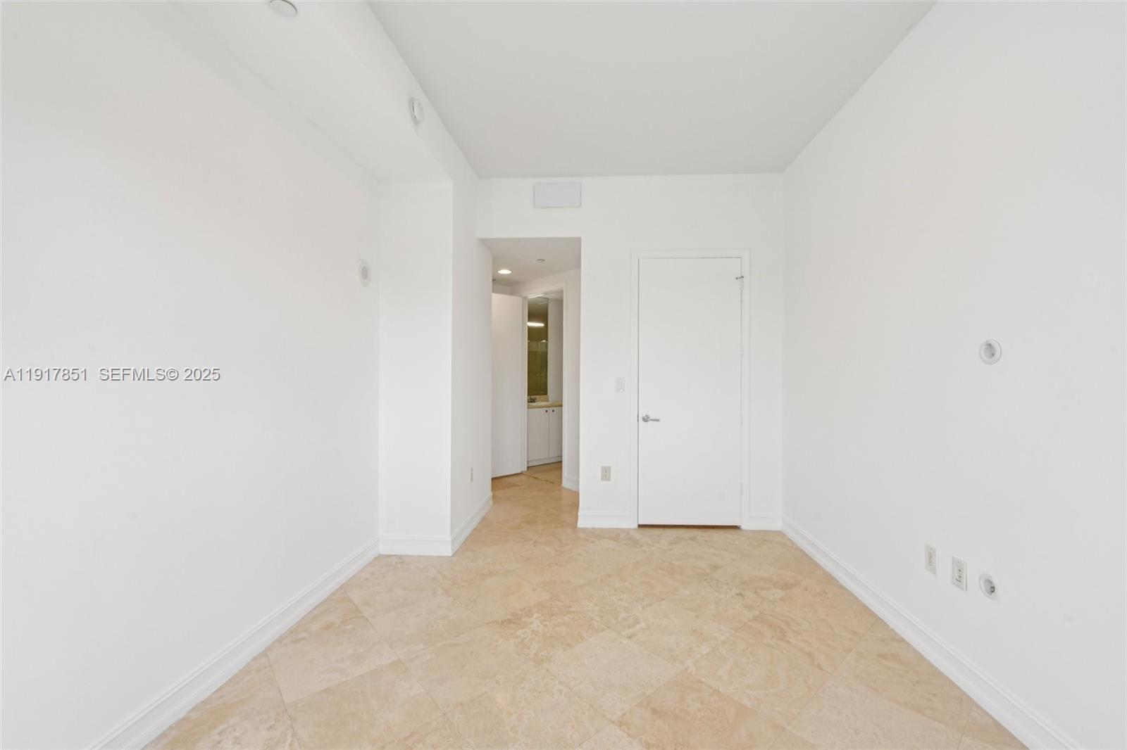 19900 E Country Club Dr #402, Aventura FL 33180
