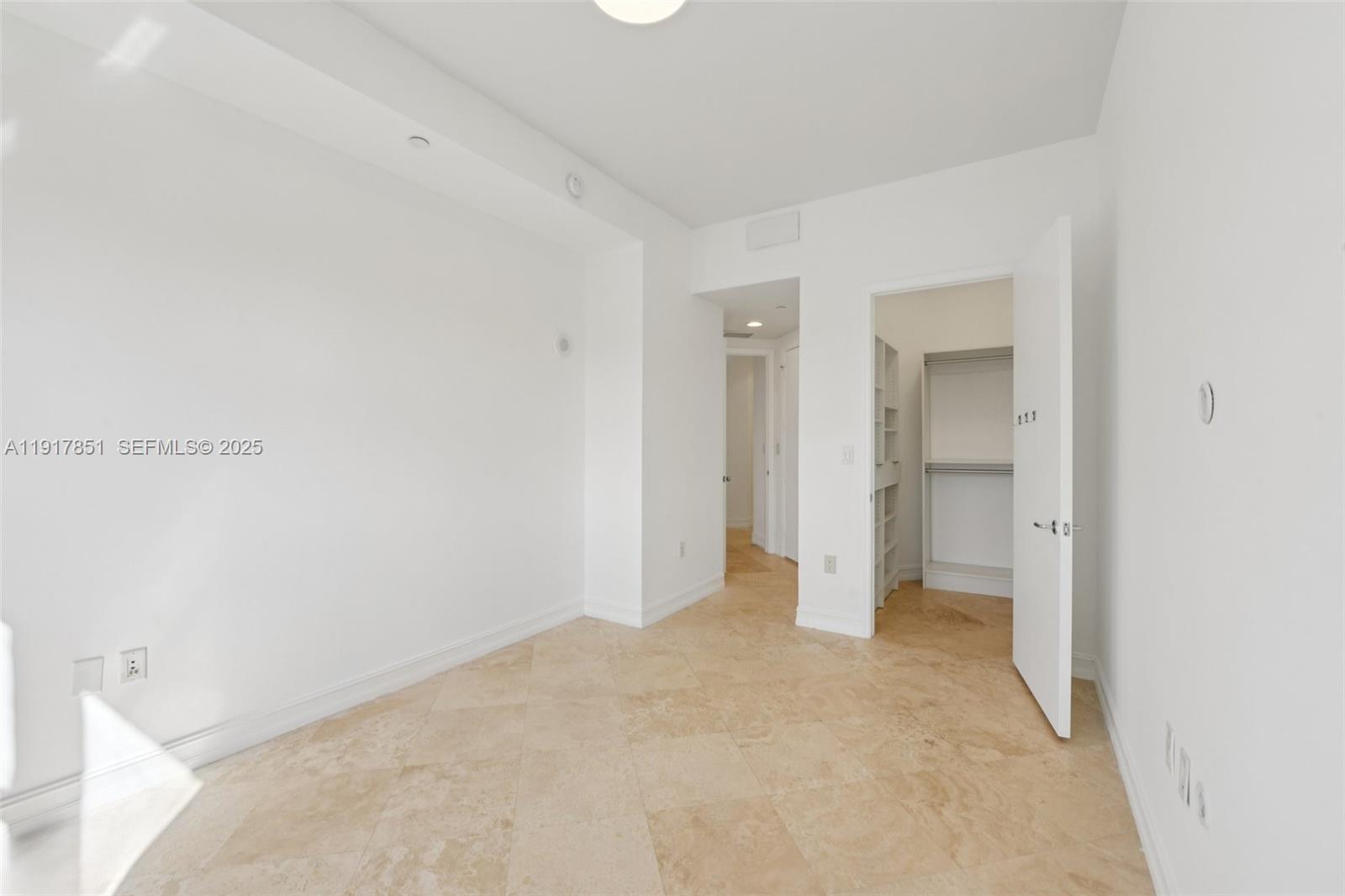 19900 E Country Club Dr #402, Aventura FL 33180