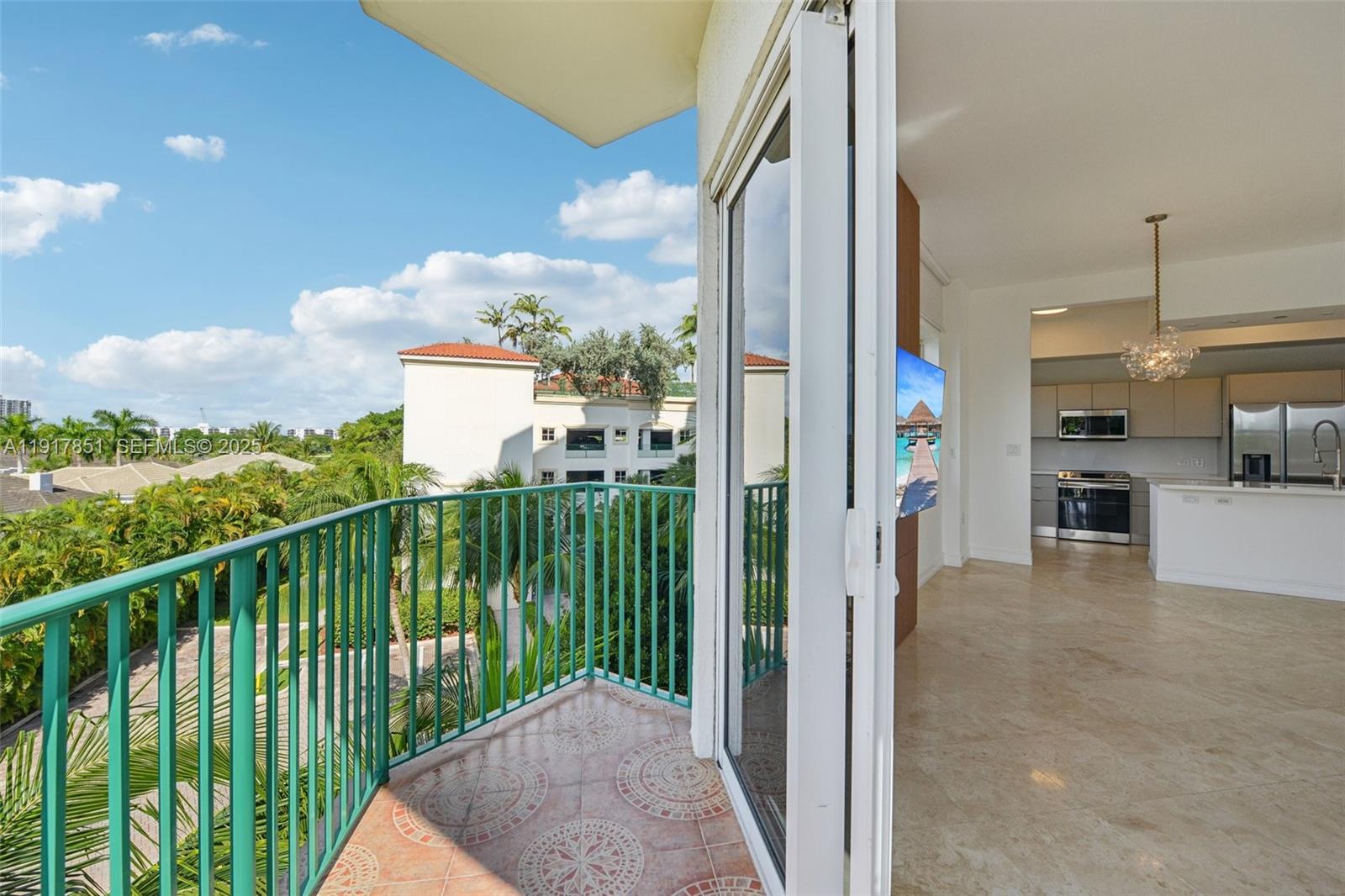 19900 E Country Club Dr #402, Aventura FL 33180
