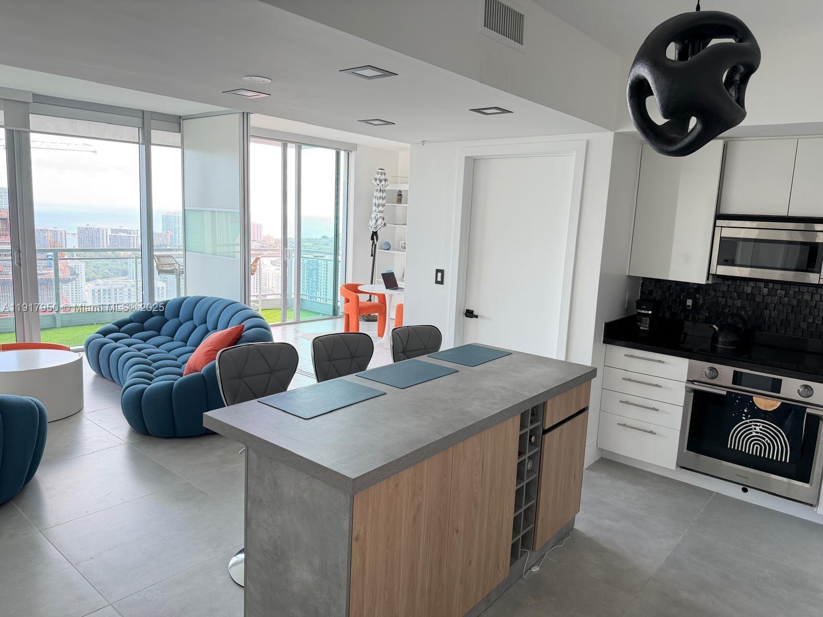 92 SW 3rd St #4804, Miami FL 33130