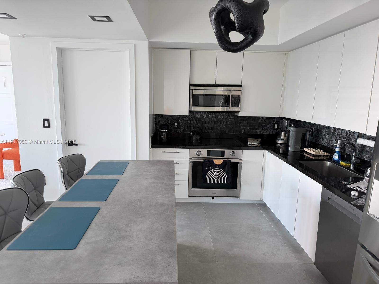 92 SW 3rd St #4804, Miami FL 33130