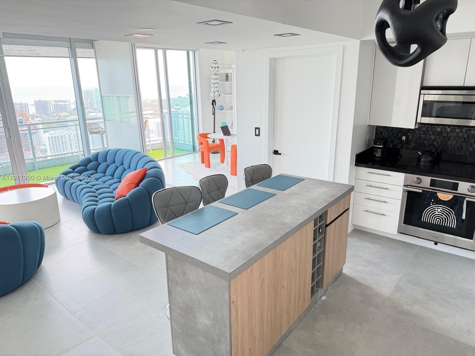 92 SW 3rd St #4804, Miami FL 33130