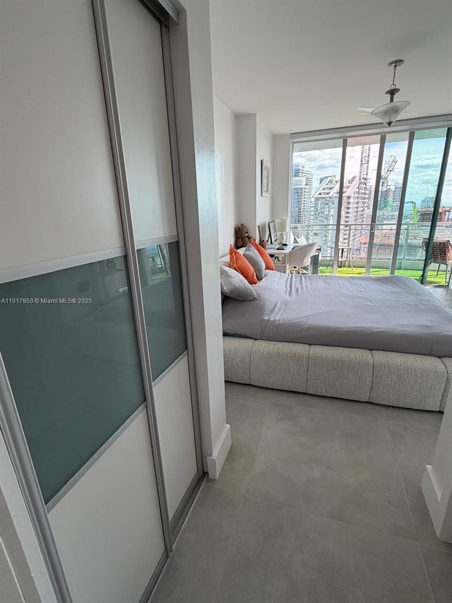 92 SW 3rd St #4804, Miami FL 33130