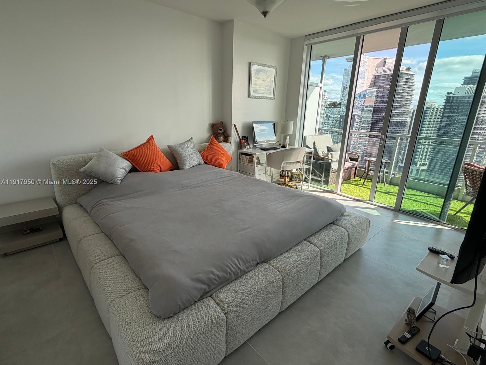 92 SW 3rd St #4804, Miami FL 33130