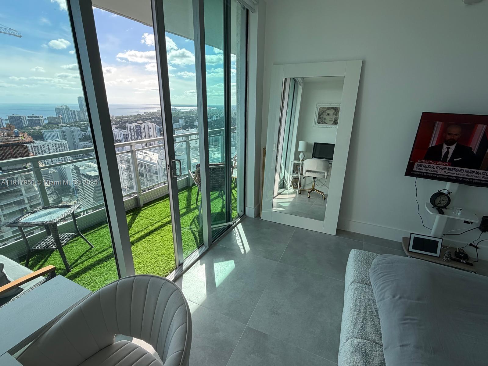 92 SW 3rd St #4804, Miami FL 33130