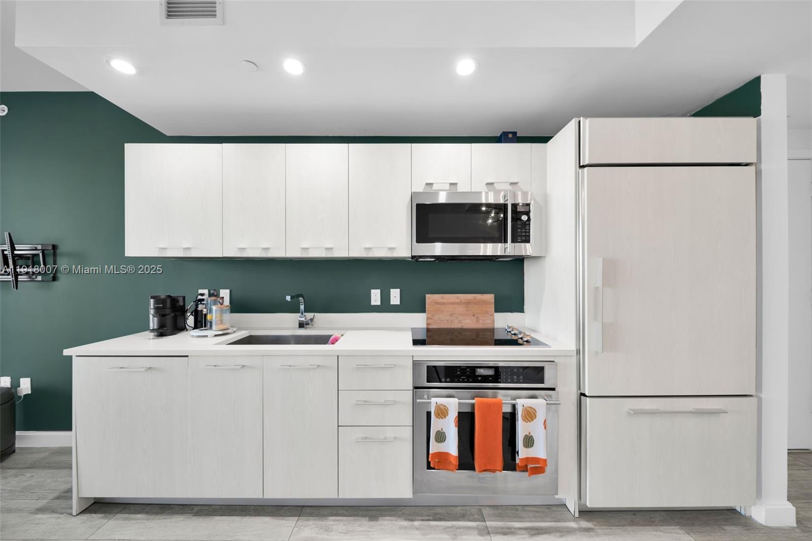 45 SW 9th St #3909, Miami FL 33130