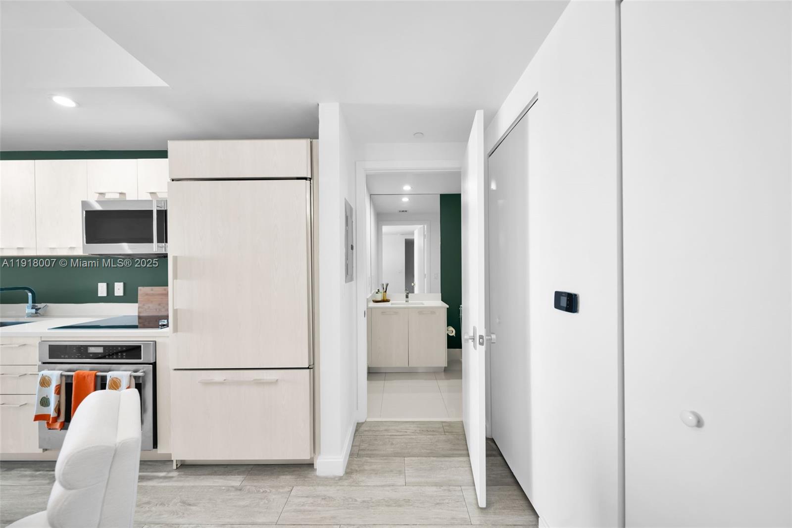 45 SW 9th St #3909, Miami FL 33130