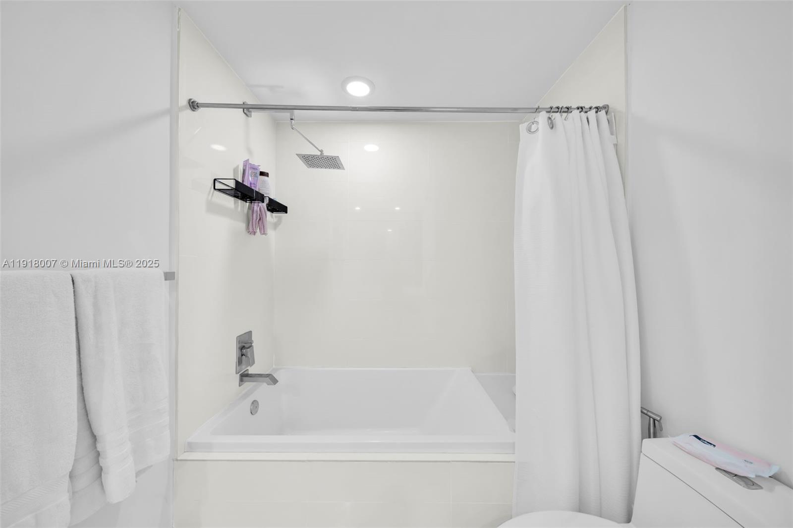 45 SW 9th St #3909, Miami FL 33130