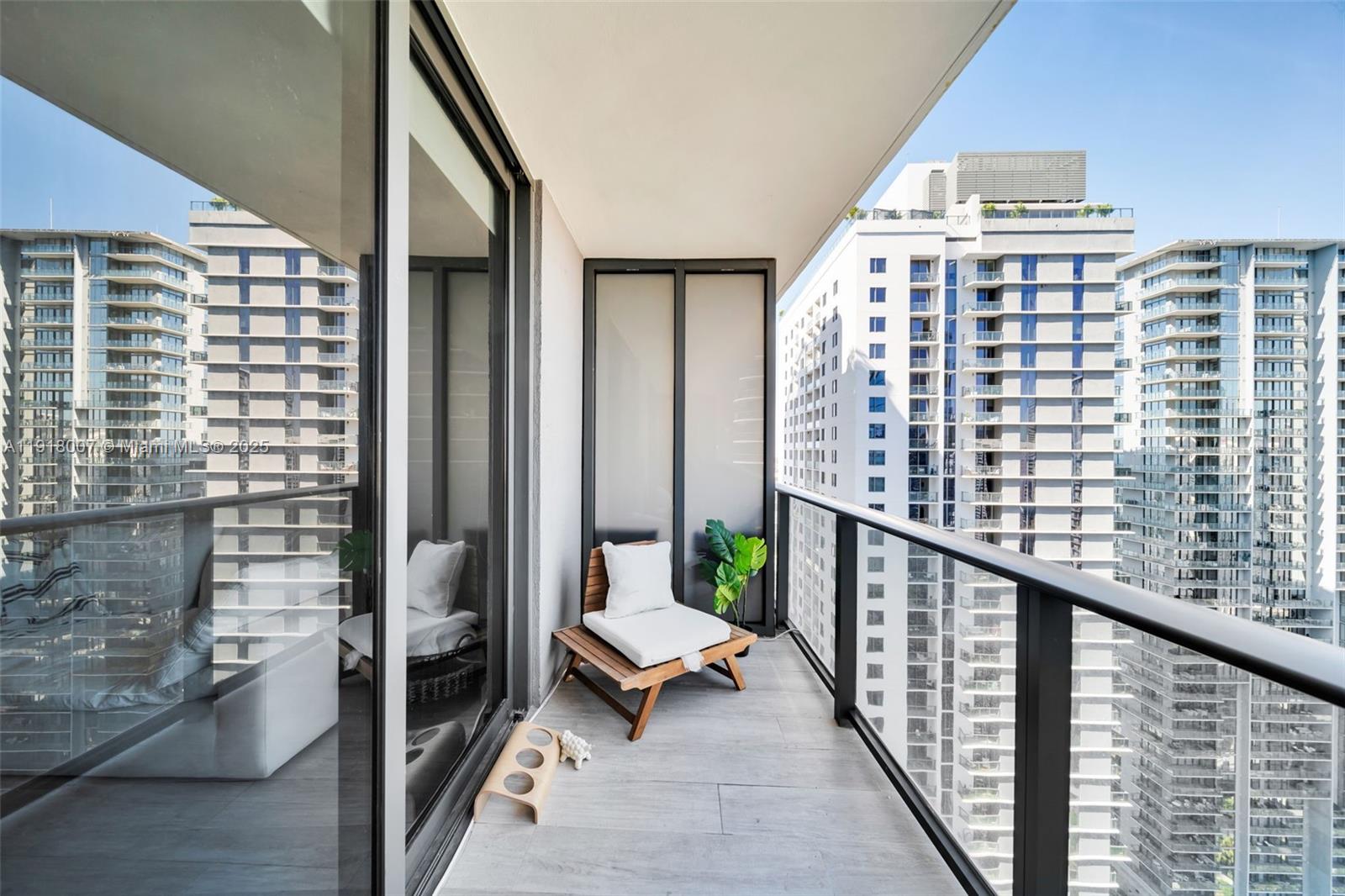 45 SW 9th St #3909, Miami FL 33130
