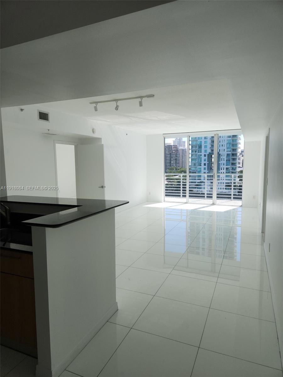 325 S Biscayne Blvd #921, Miami FL 33131