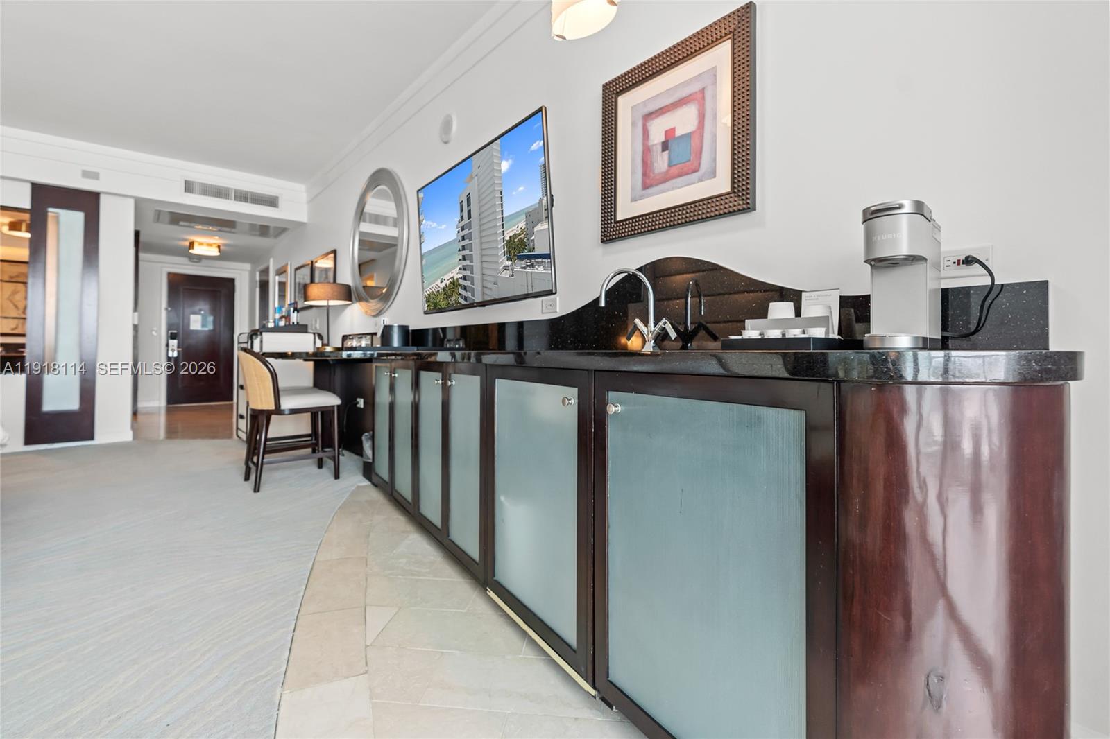 4391 Collins Ave #1118, Miami Beach FL 33140