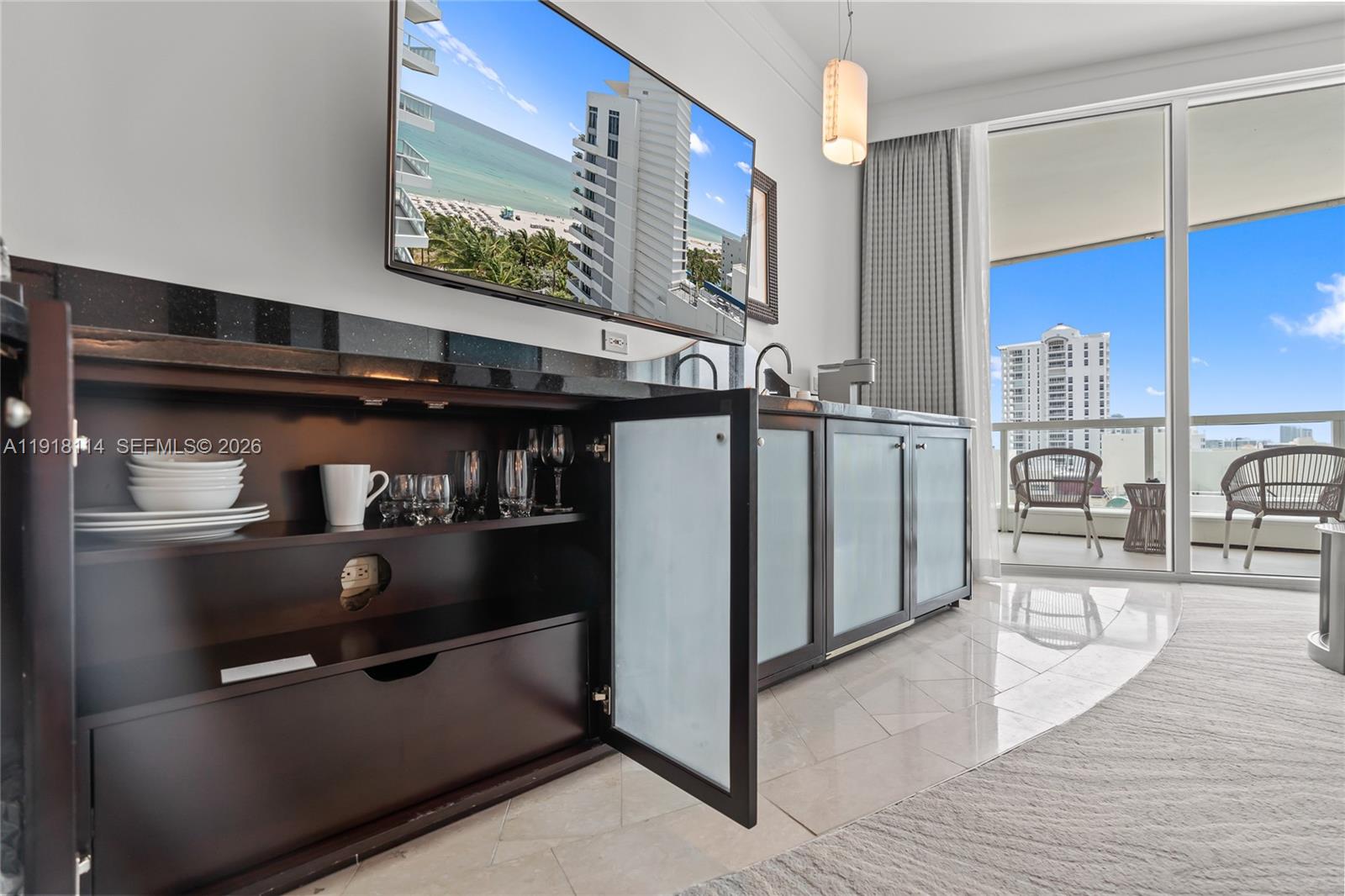 4391 Collins Ave #1118, Miami Beach FL 33140