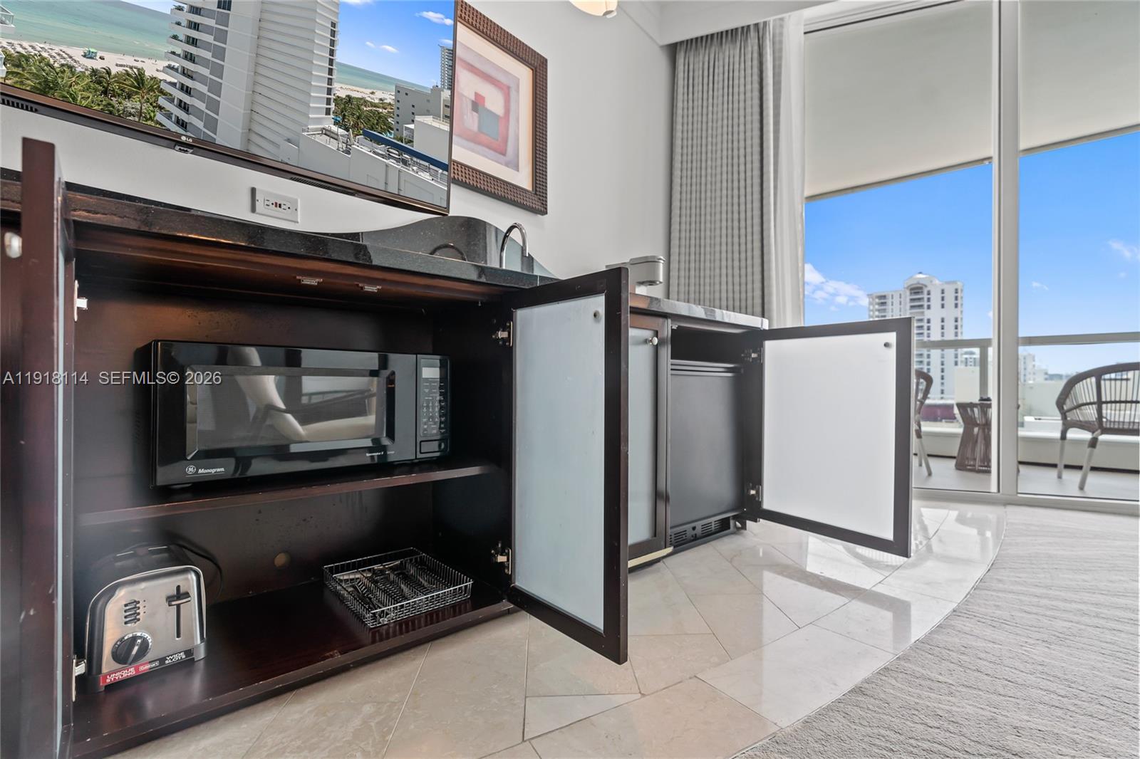 4391 Collins Ave #1118, Miami Beach FL 33140
