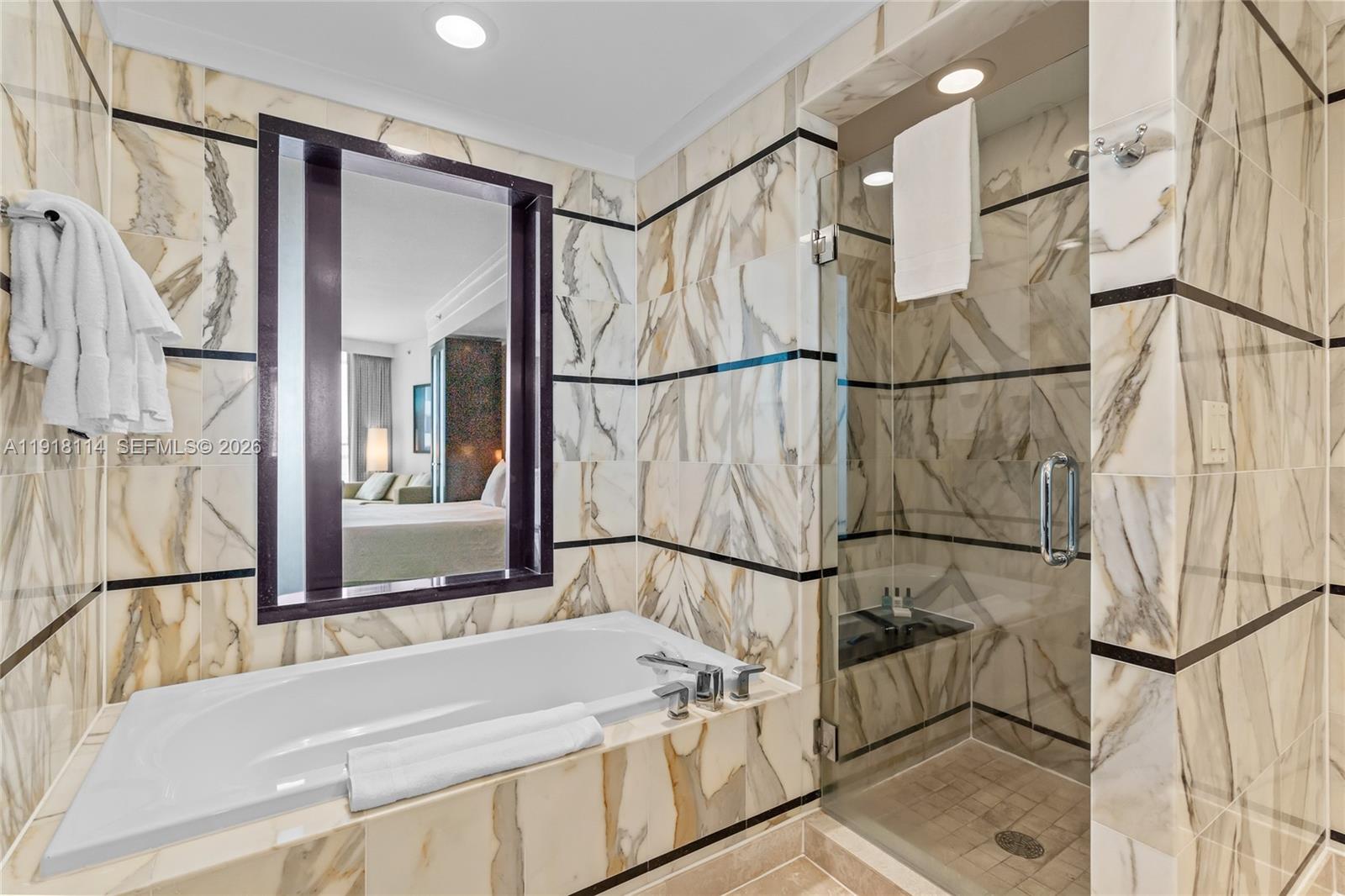 4391 Collins Ave #1118, Miami Beach FL 33140