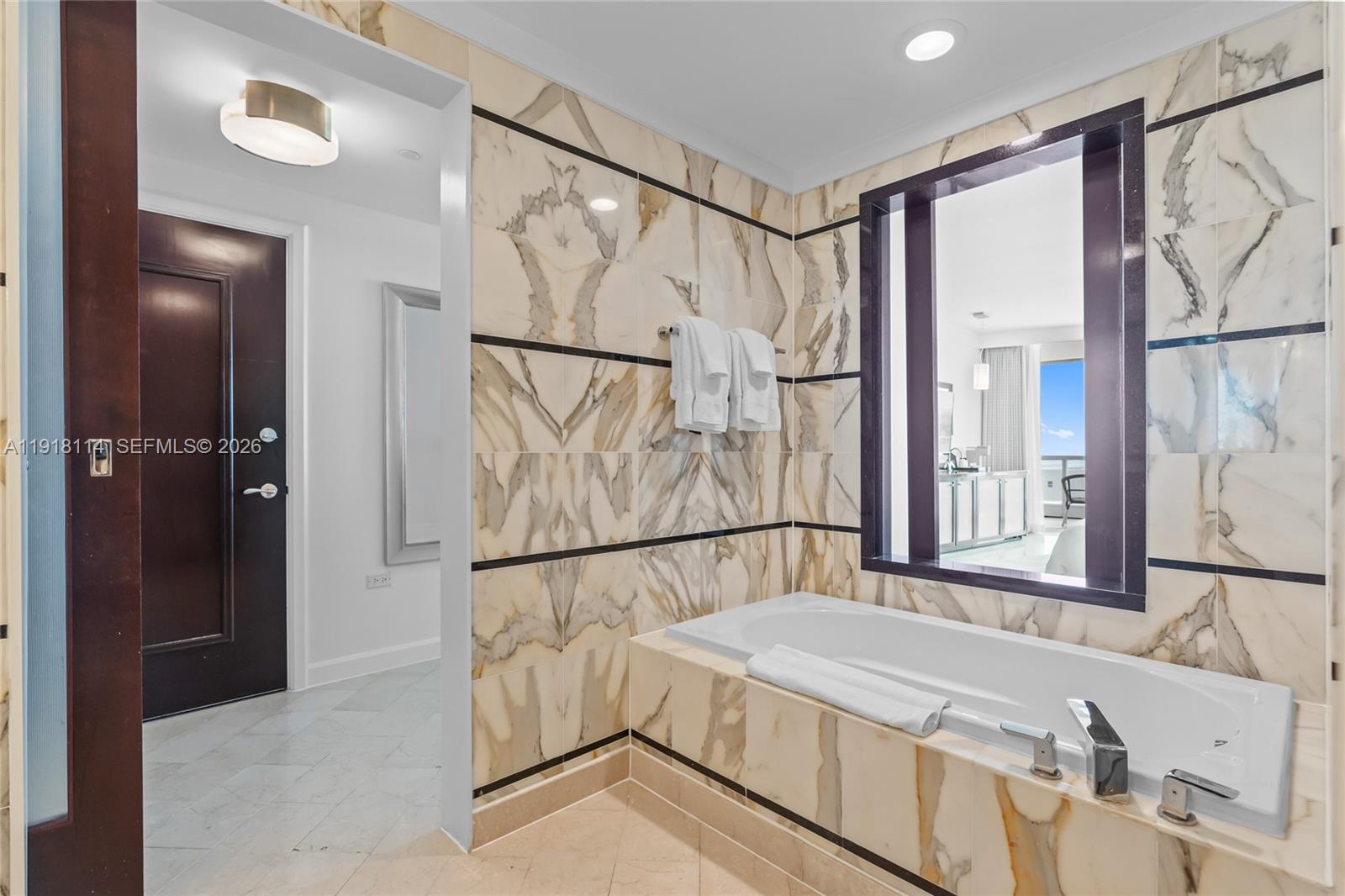 4391 Collins Ave #1118, Miami Beach FL 33140