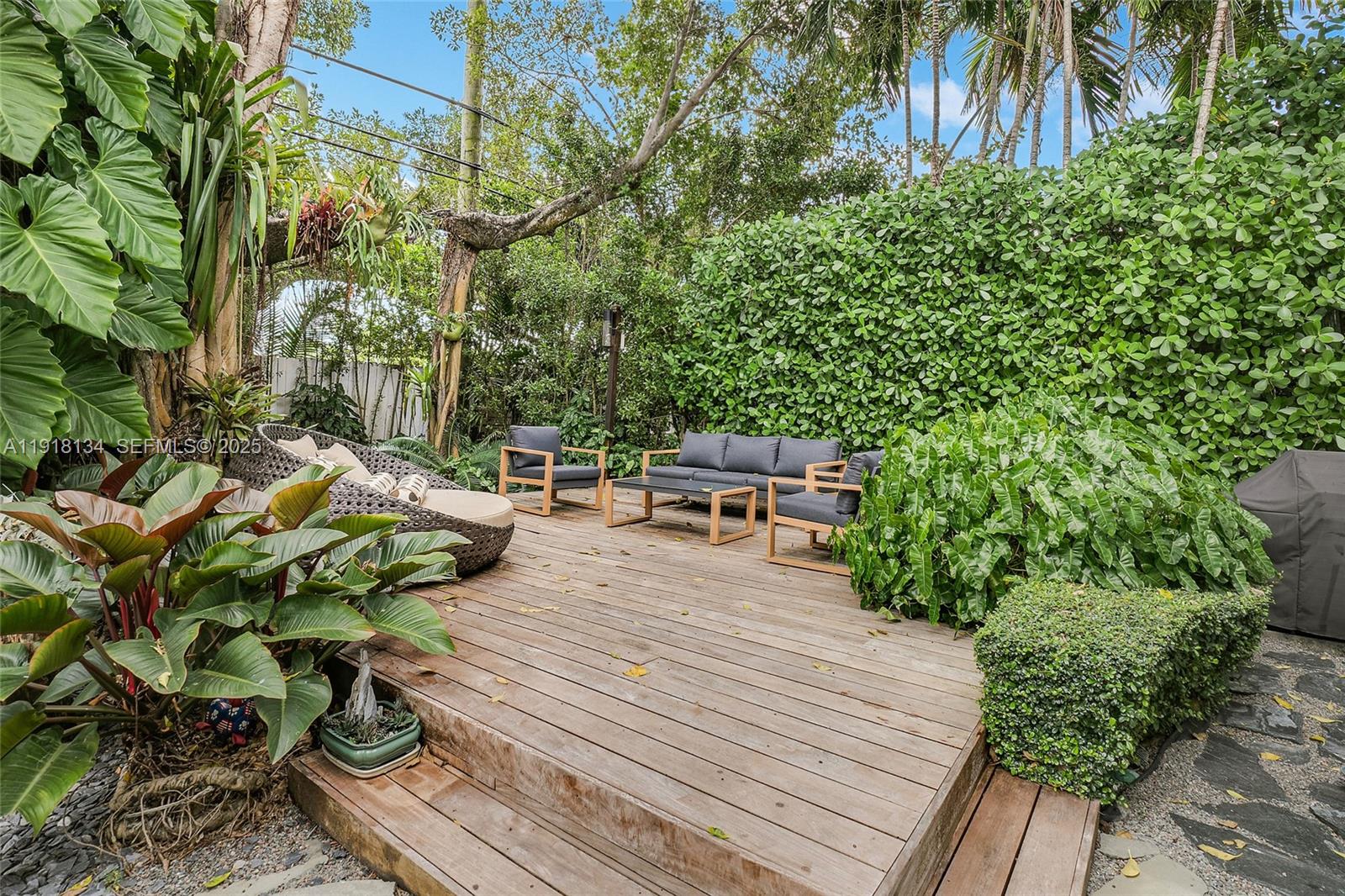 259 E Shore Dr, Miami FL 33133