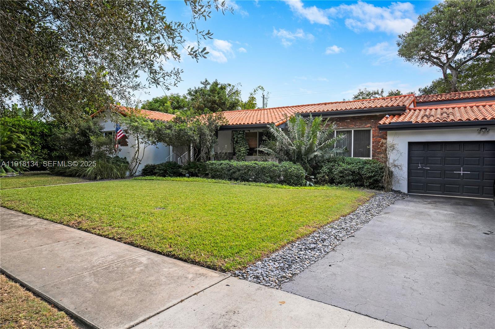 259 E Shore Dr, Miami FL 33133