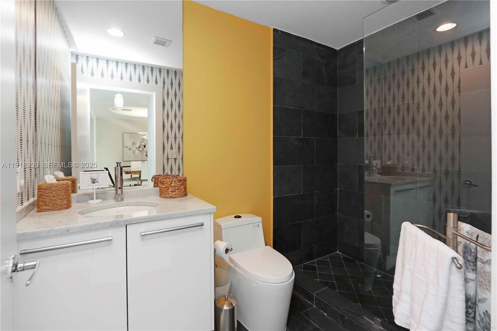 900 Biscayne Blvd #2508, Miami FL 33132