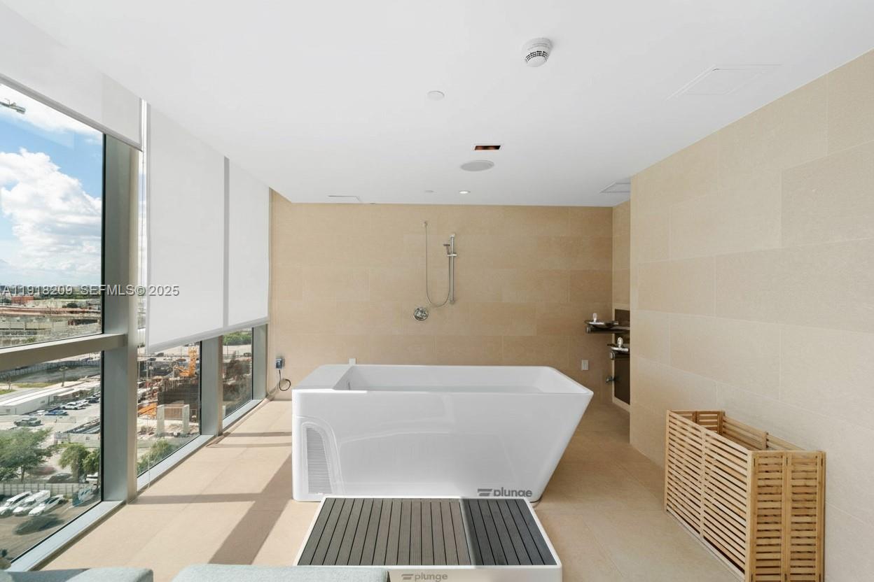 900 Biscayne Blvd #2508, Miami FL 33132