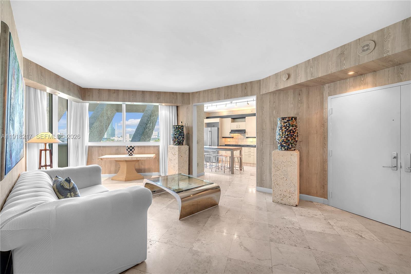 300 S Pointe Dr #906, Miami Beach FL 33139