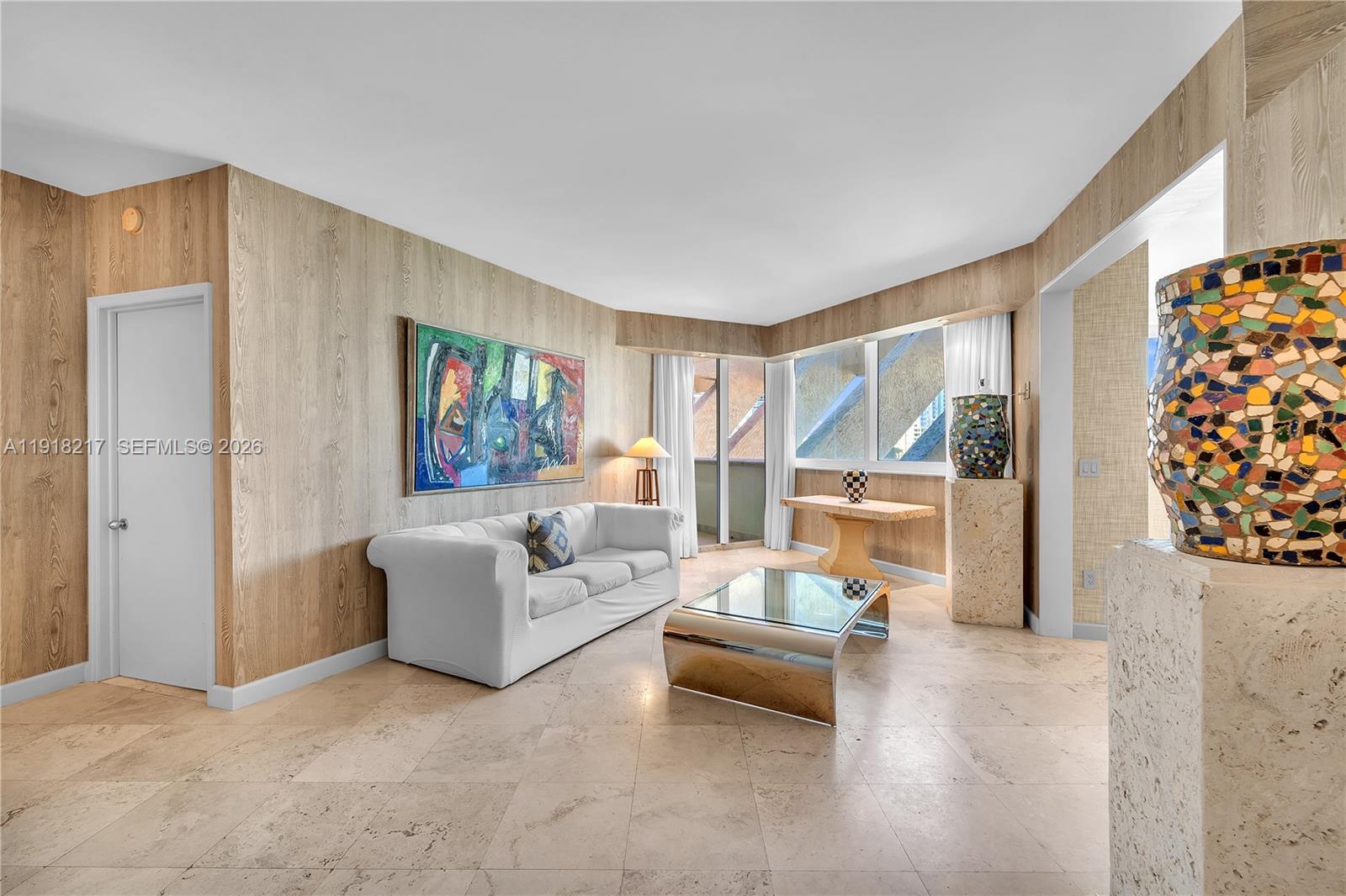 300 S Pointe Dr #906, Miami Beach FL 33139