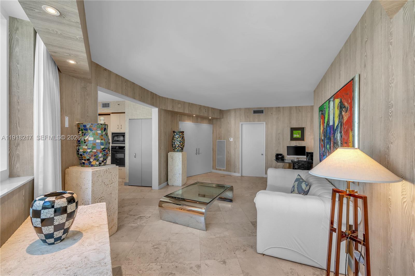 300 S Pointe Dr #906, Miami Beach FL 33139