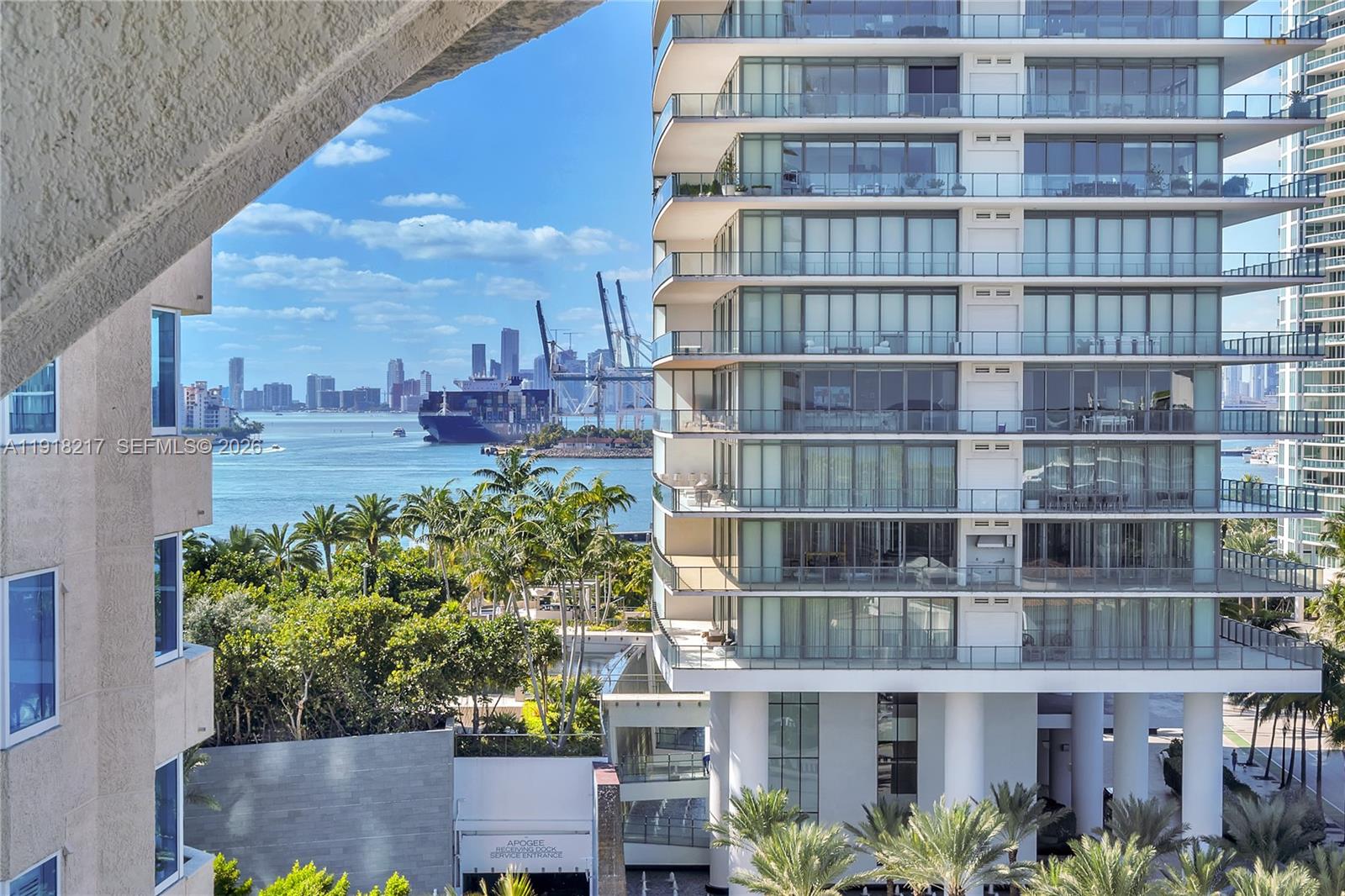 300 S Pointe Dr #906, Miami Beach FL 33139