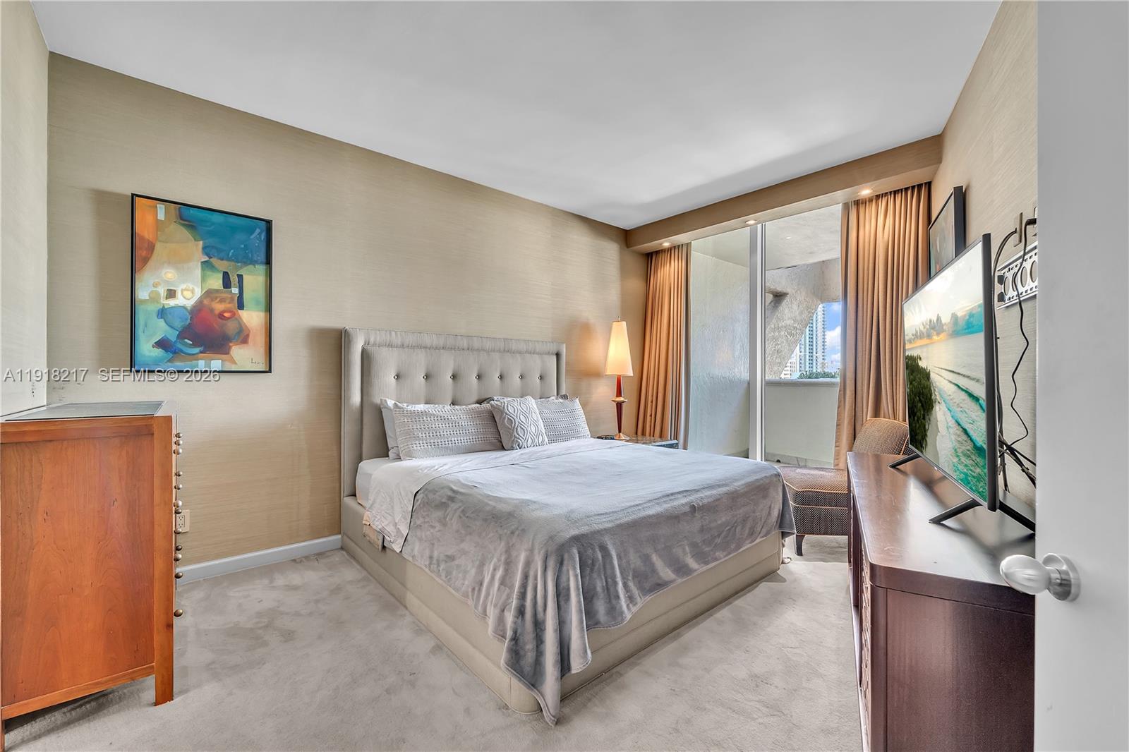 300 S Pointe Dr #906, Miami Beach FL 33139