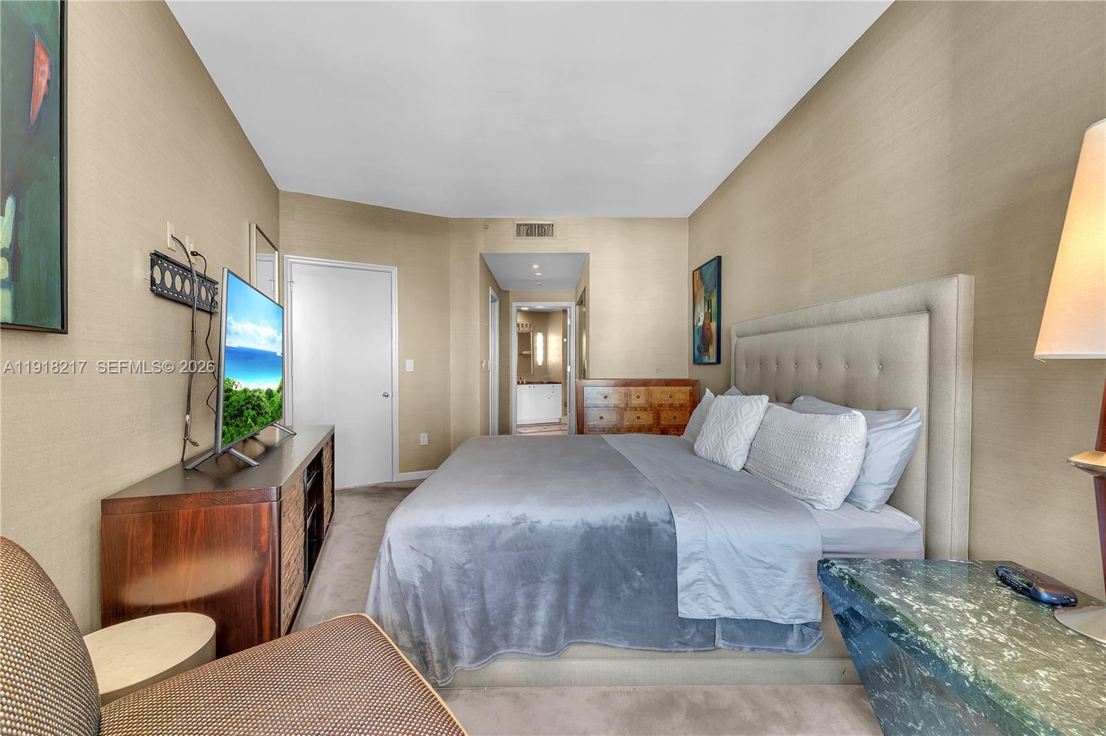 300 S Pointe Dr #906, Miami Beach FL 33139