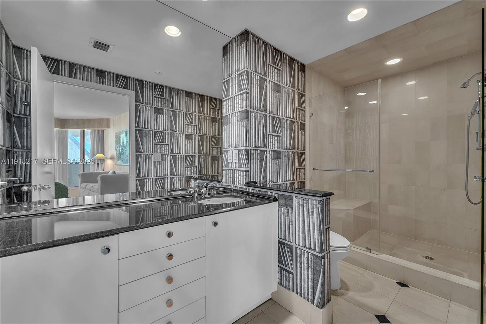 300 S Pointe Dr #906, Miami Beach FL 33139