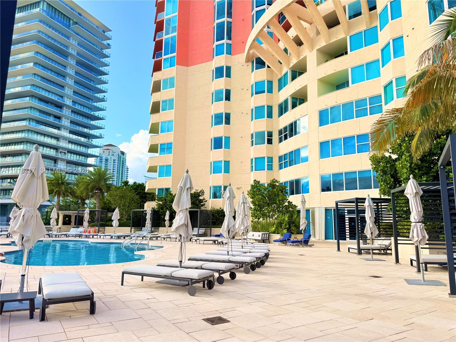 300 S Pointe Dr #906, Miami Beach FL 33139