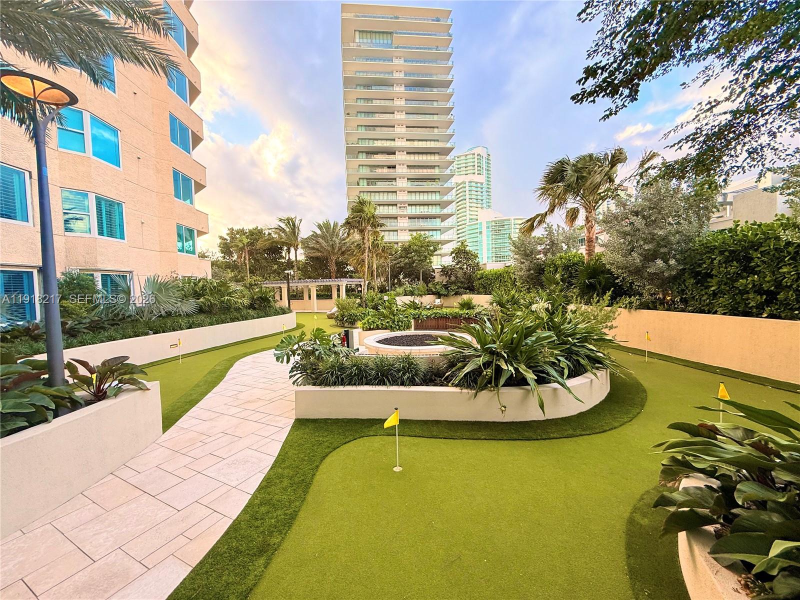 300 S Pointe Dr #906, Miami Beach FL 33139